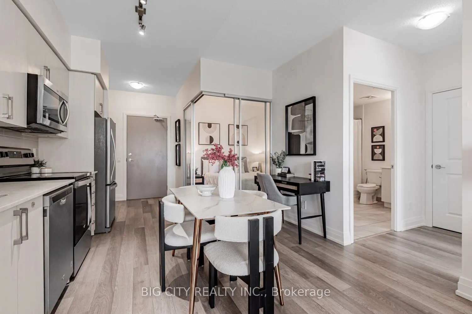 3121 Sheppard Avenue E, #611
