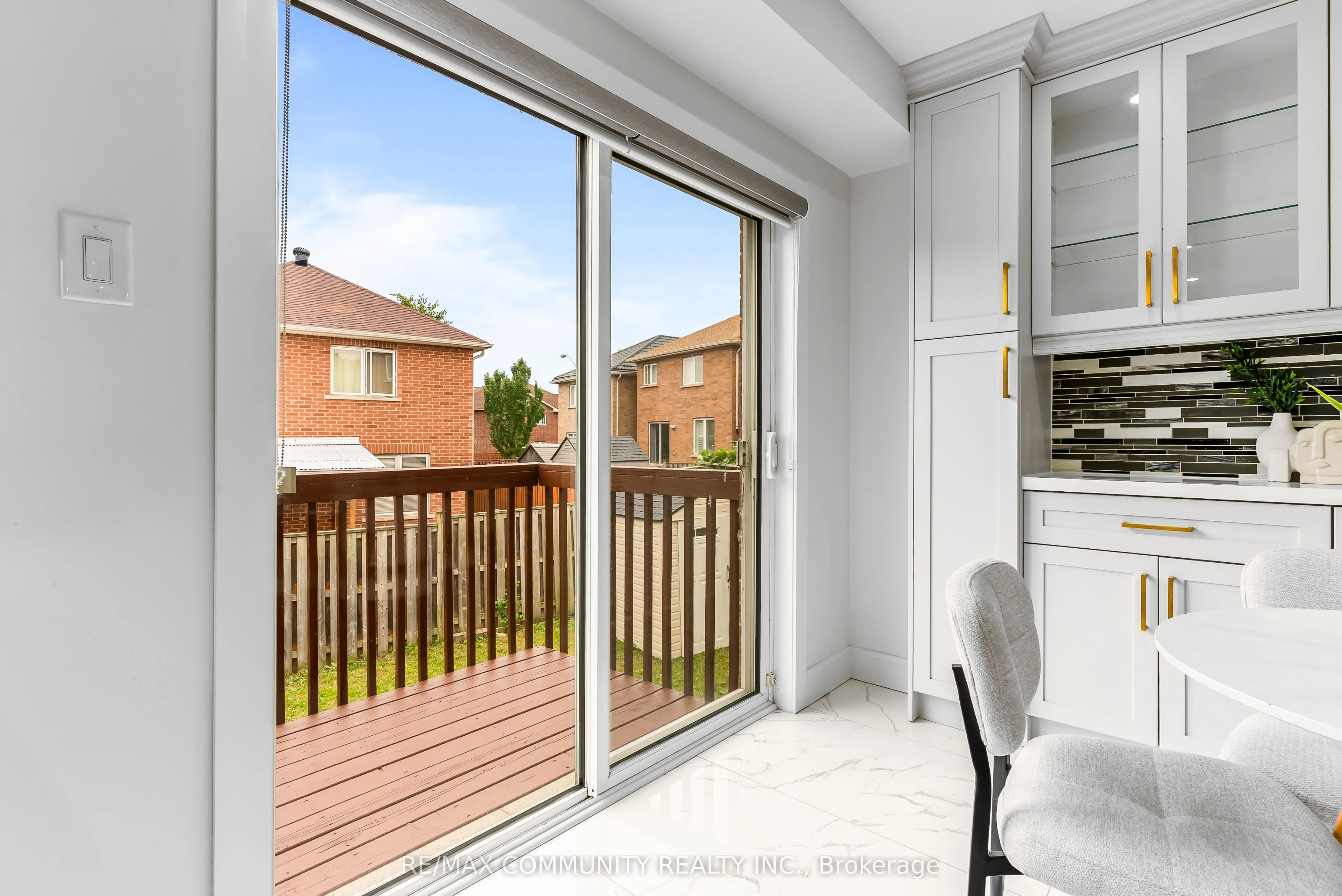 5 White Heather Boulevard
