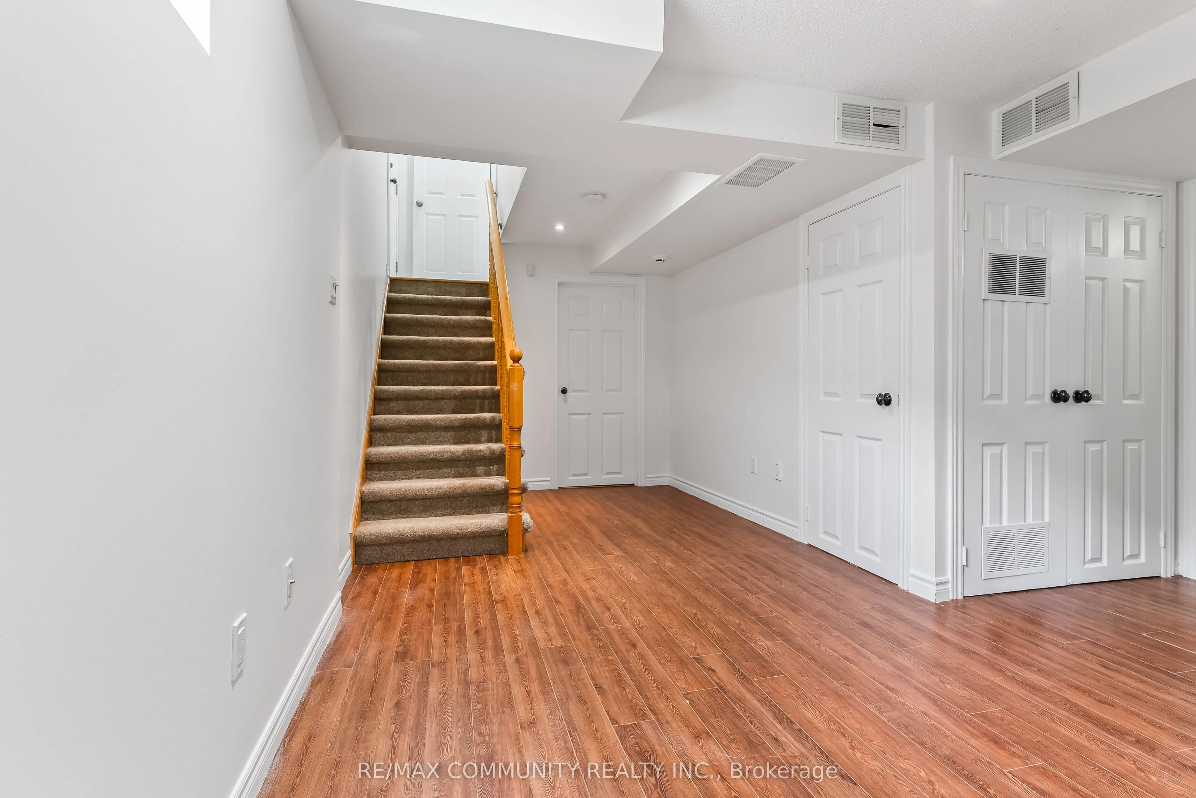 5 White Heather Boulevard