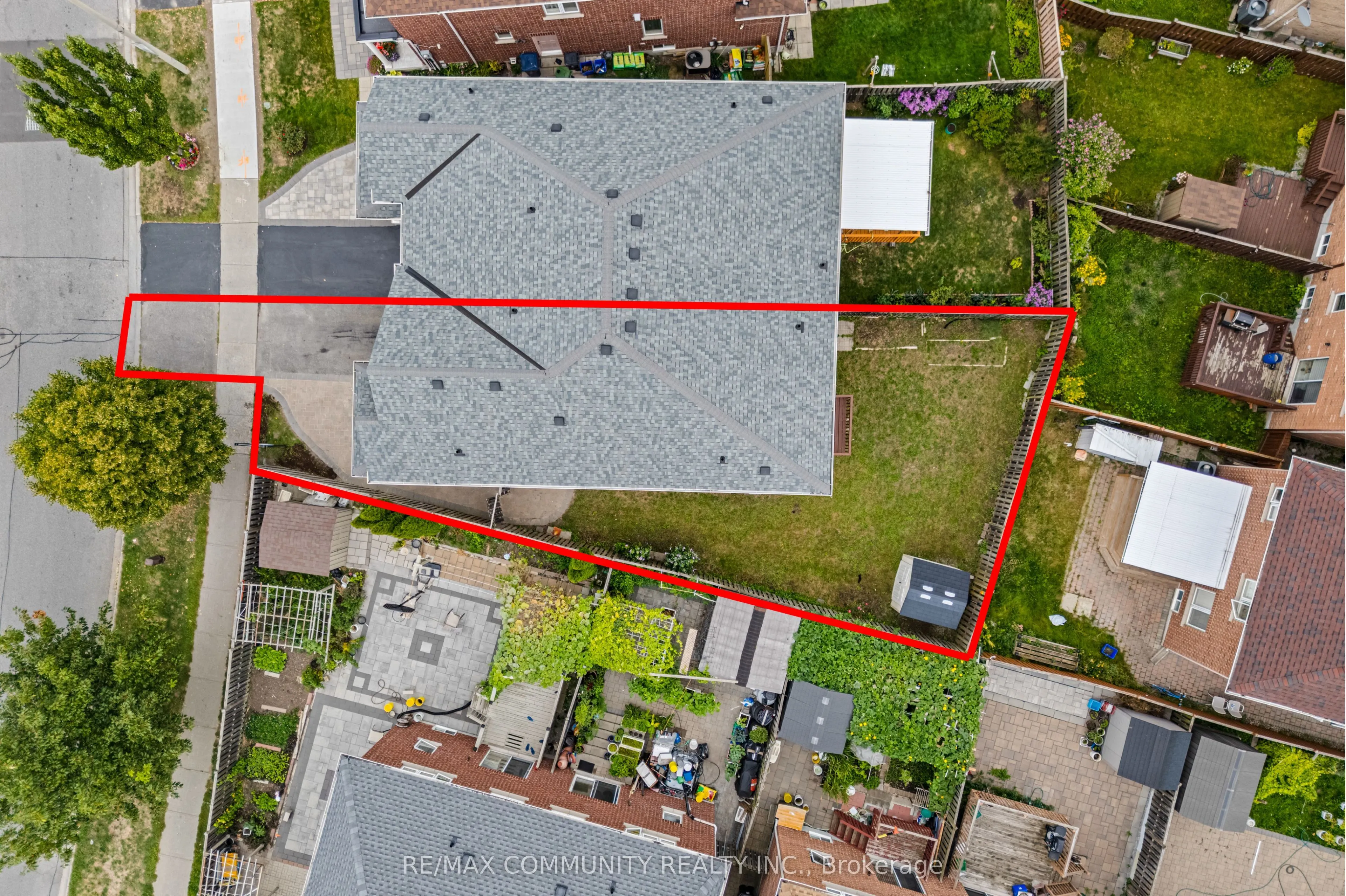 5 White Heather Boulevard