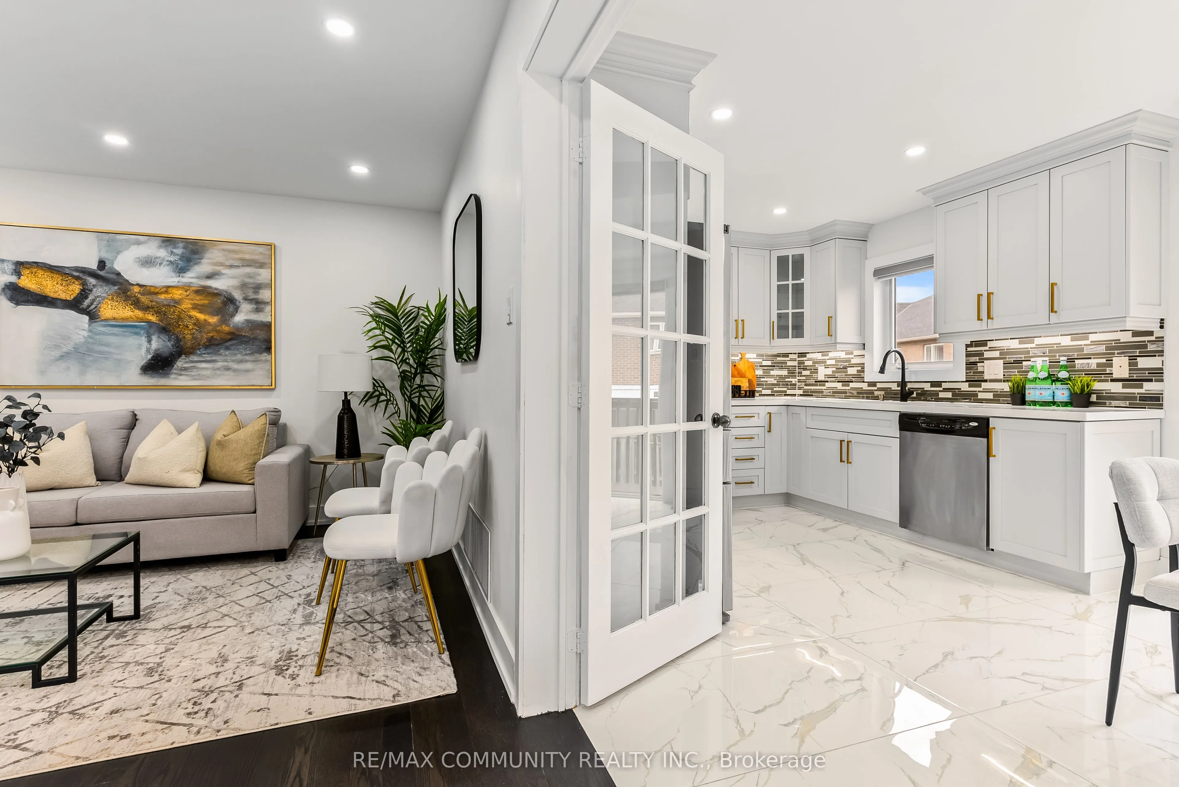 5 White Heather Boulevard