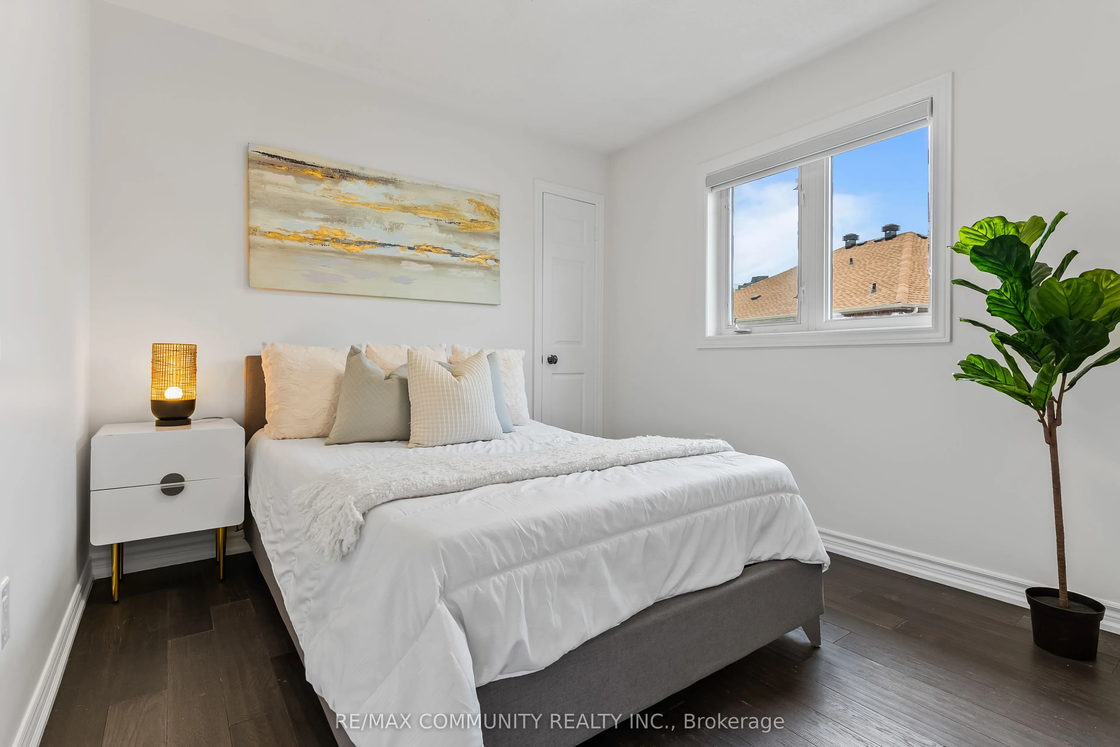 5 White Heather Boulevard