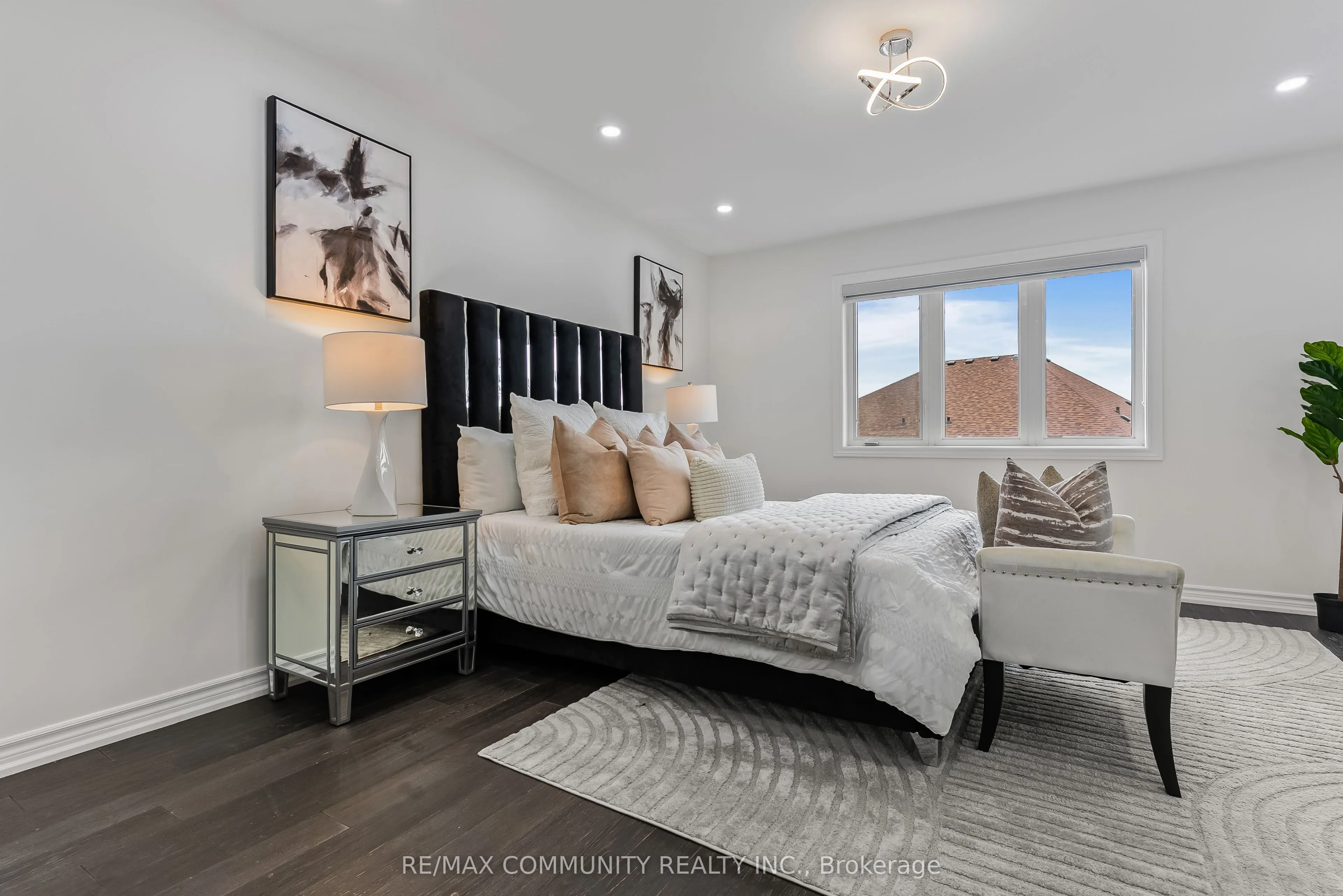 5 White Heather Boulevard