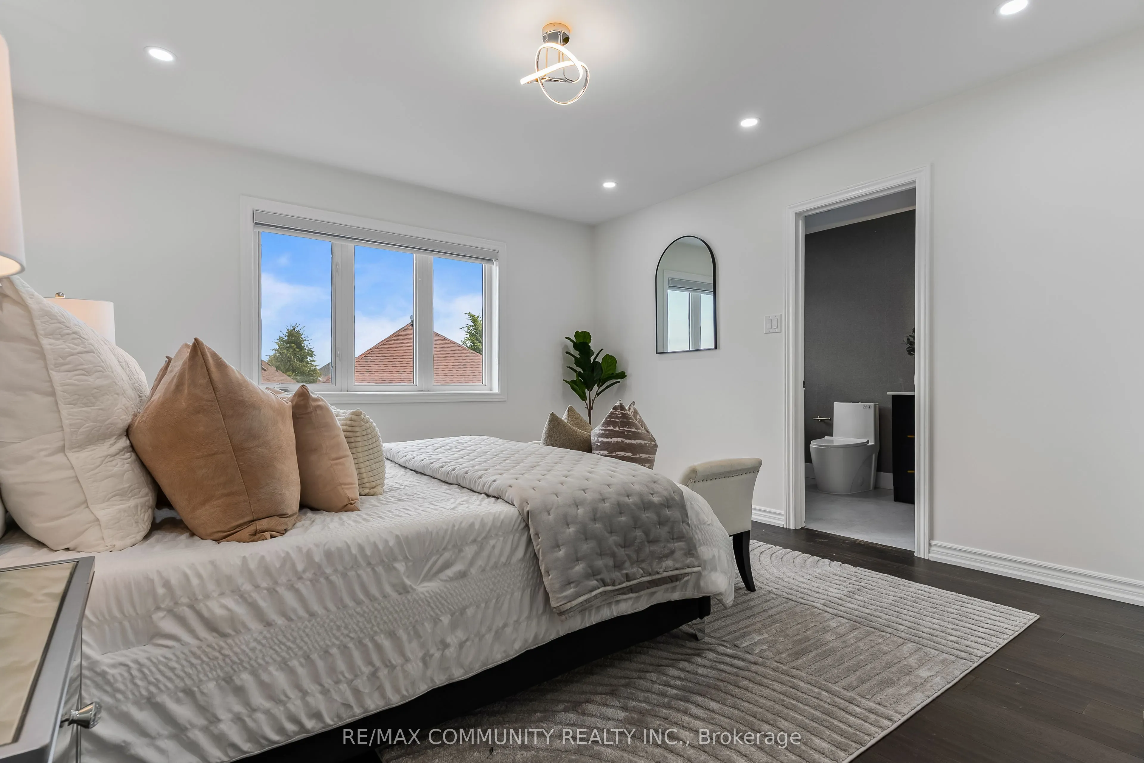 5 White Heather Boulevard