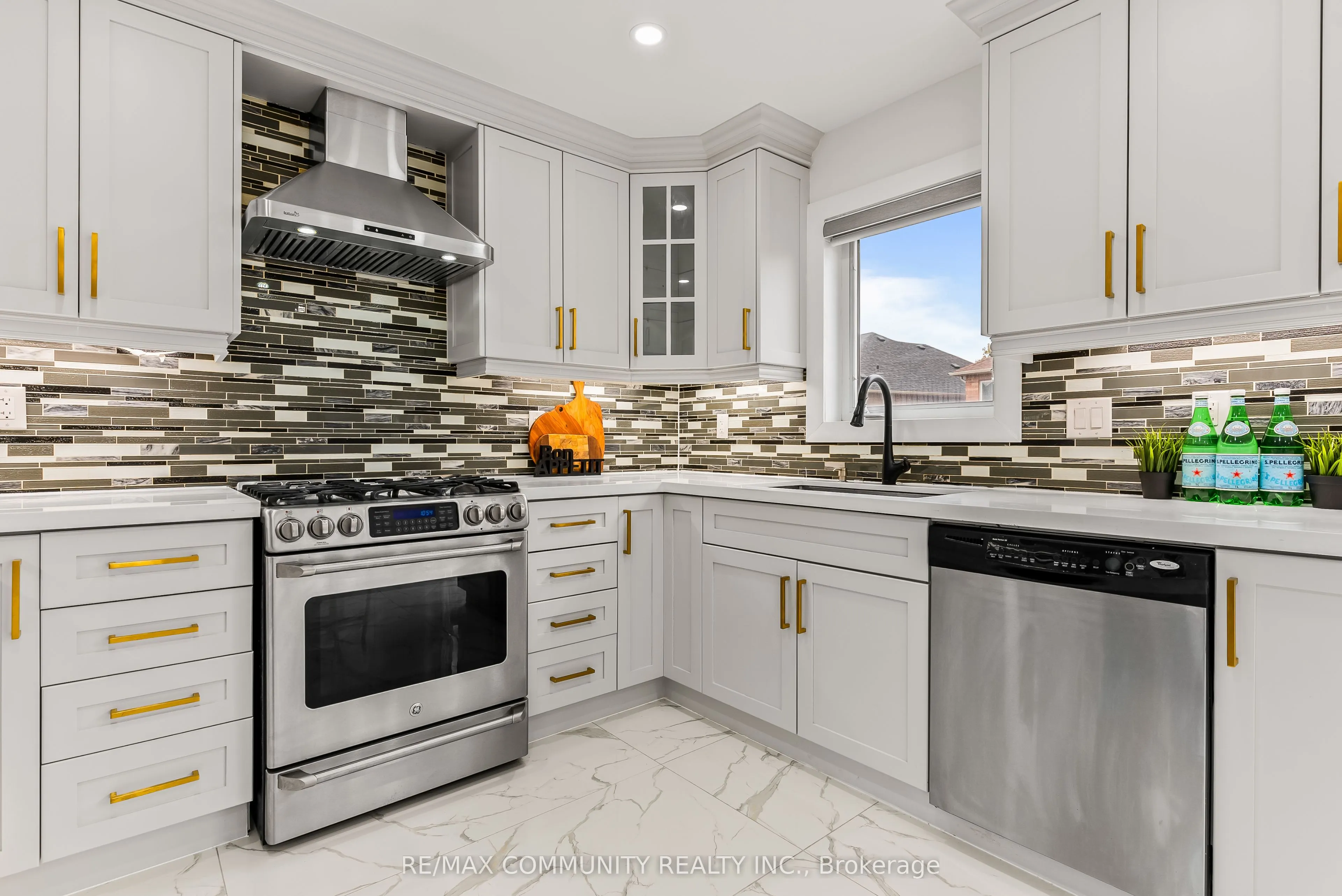 5 White Heather Boulevard