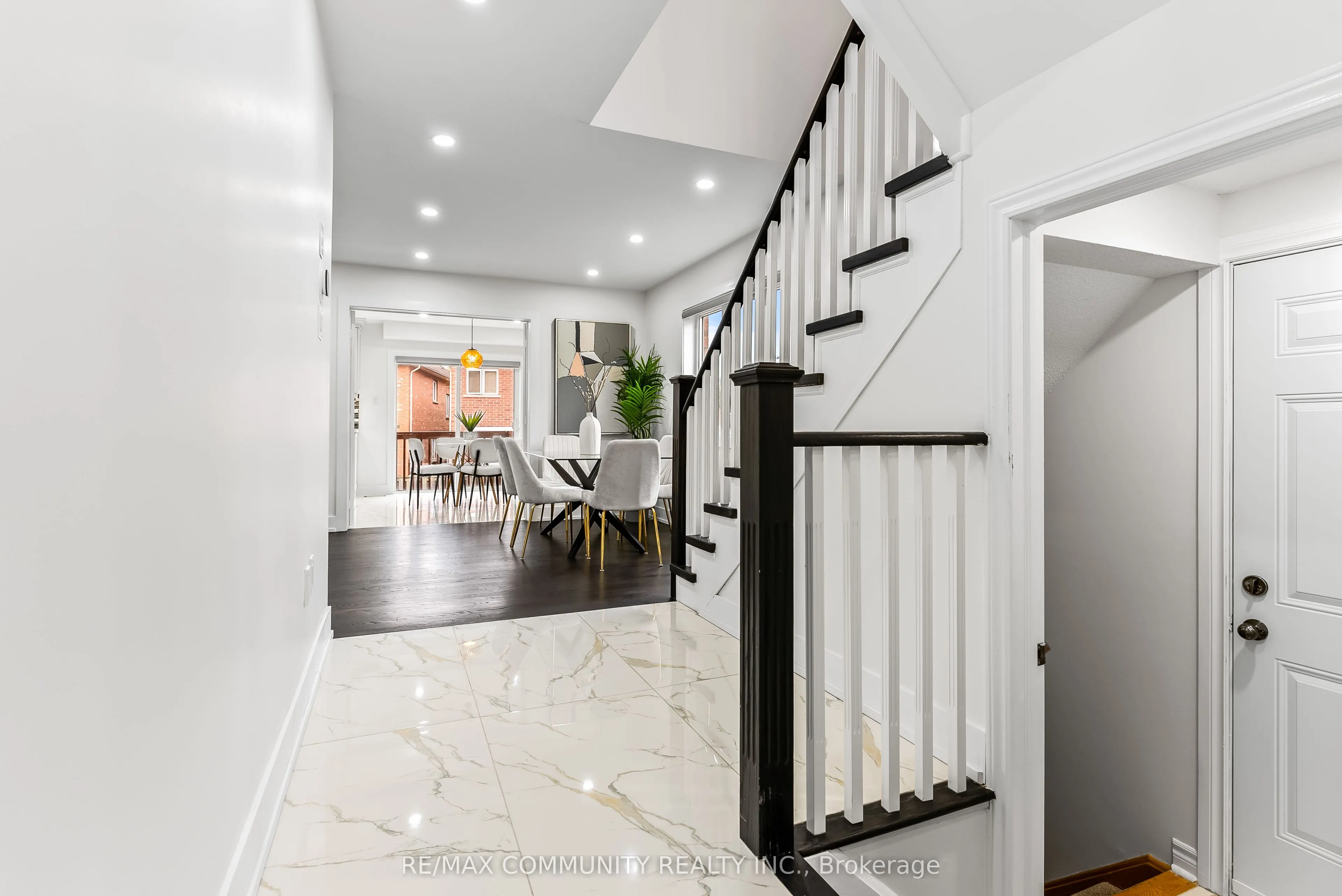 5 White Heather Boulevard