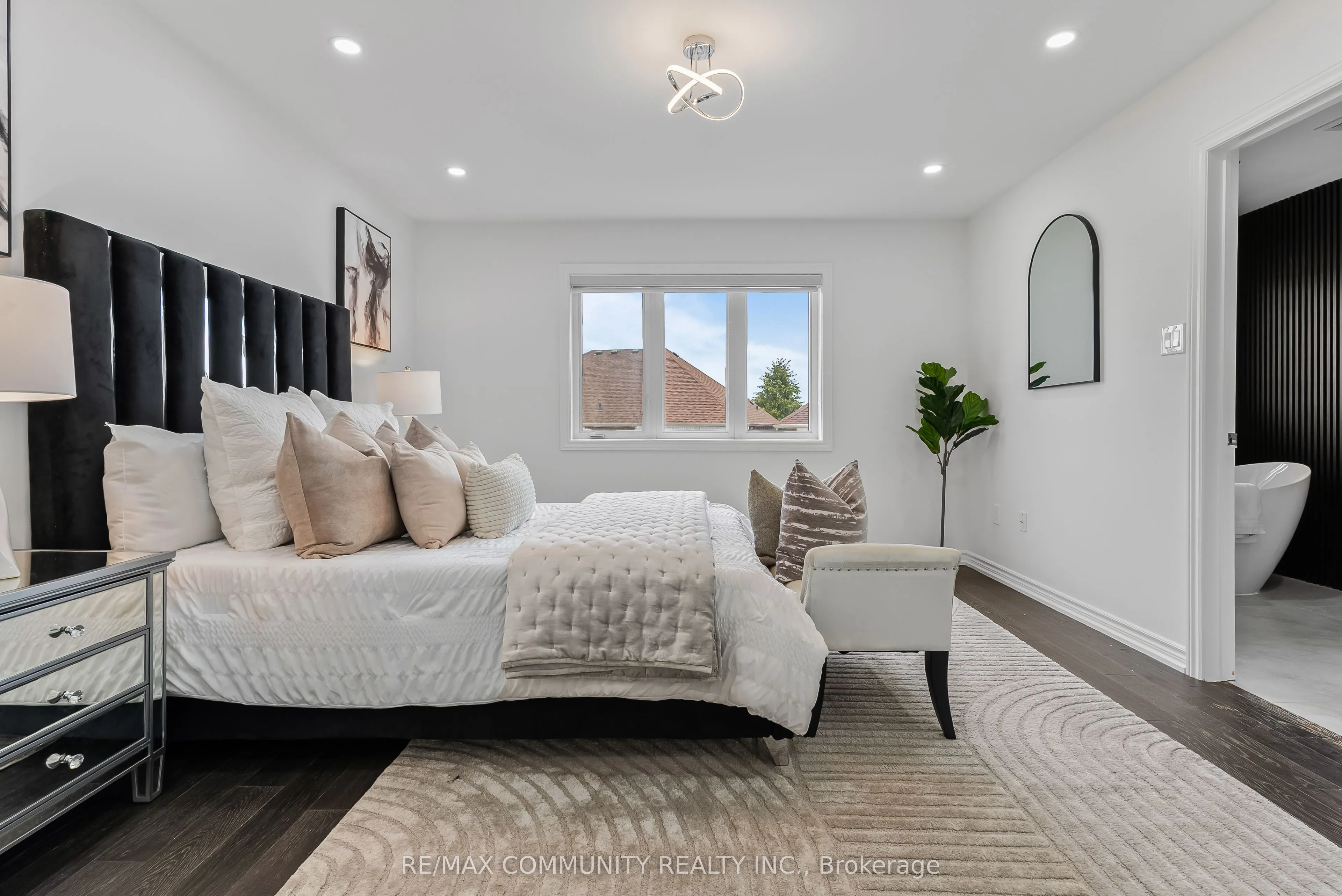 5 White Heather Boulevard