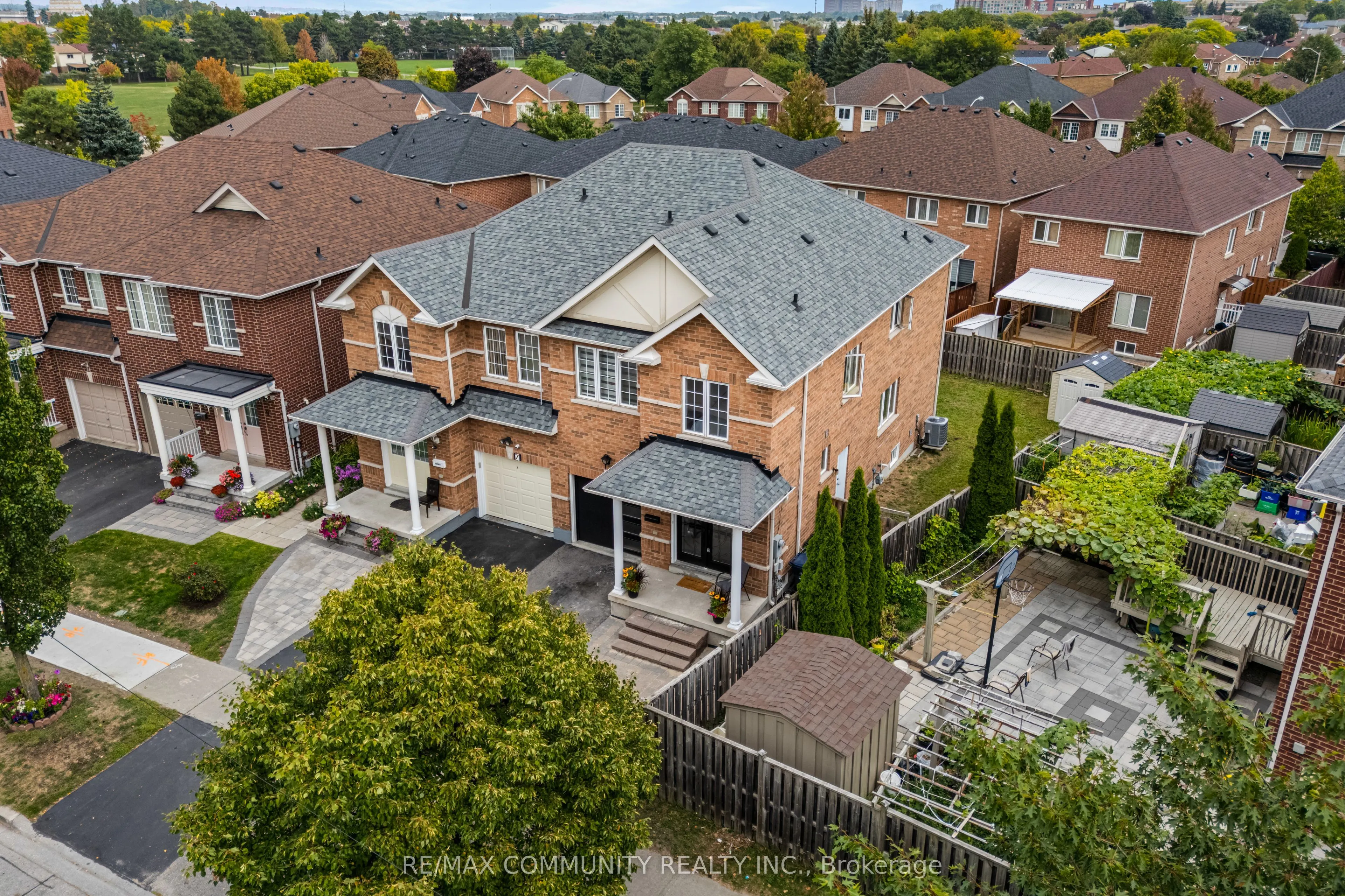 5 White Heather Boulevard