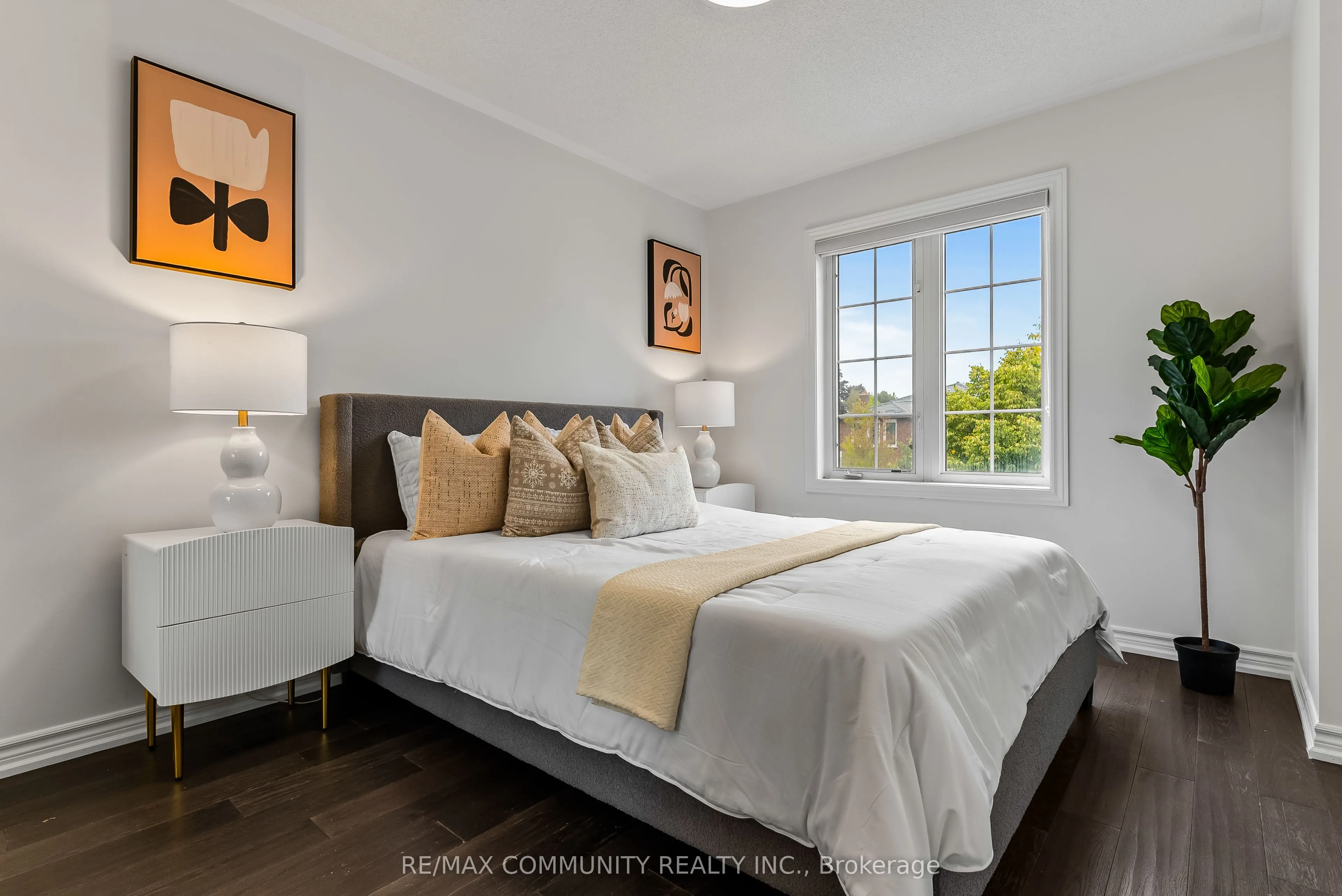 5 White Heather Boulevard