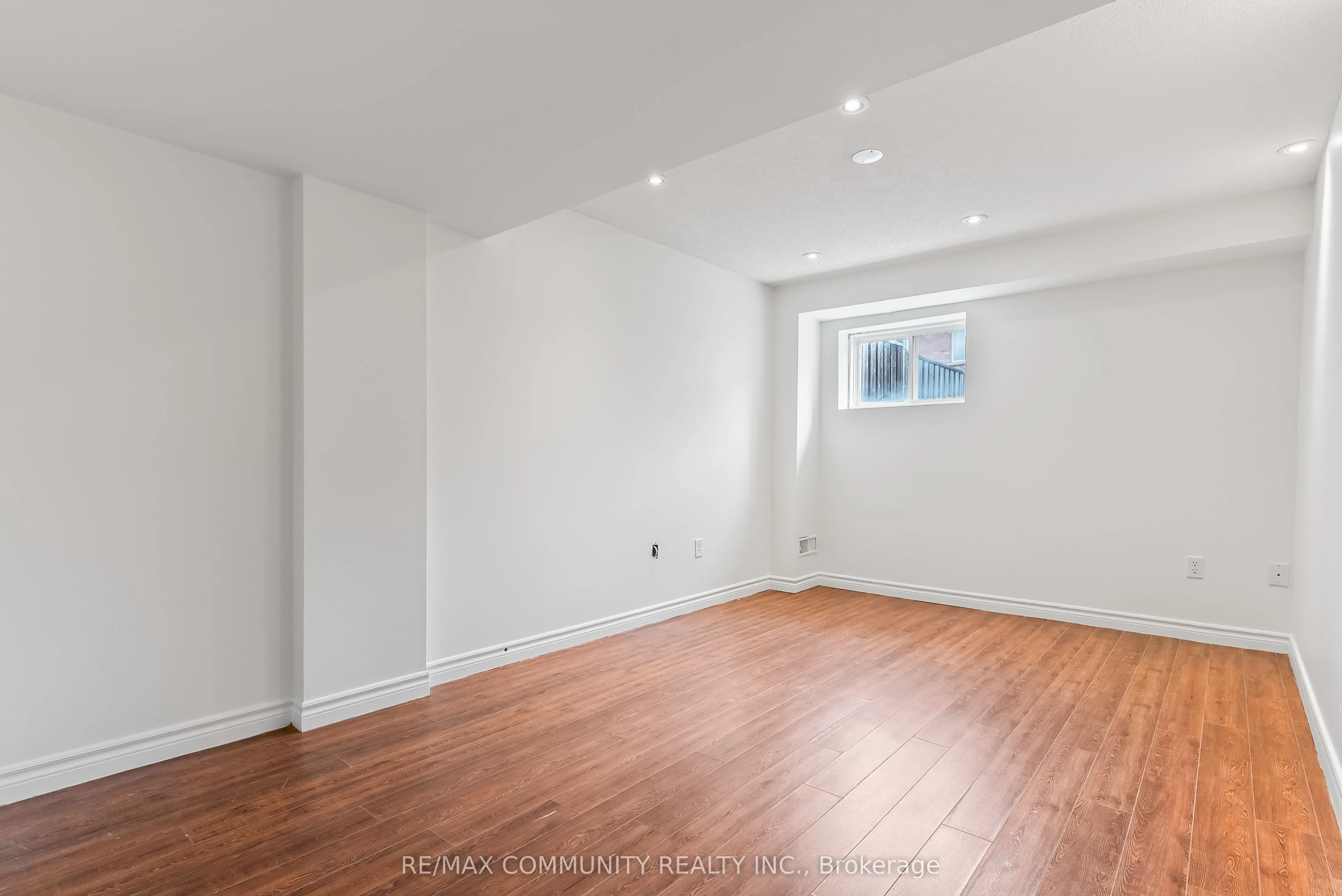 5 White Heather Boulevard