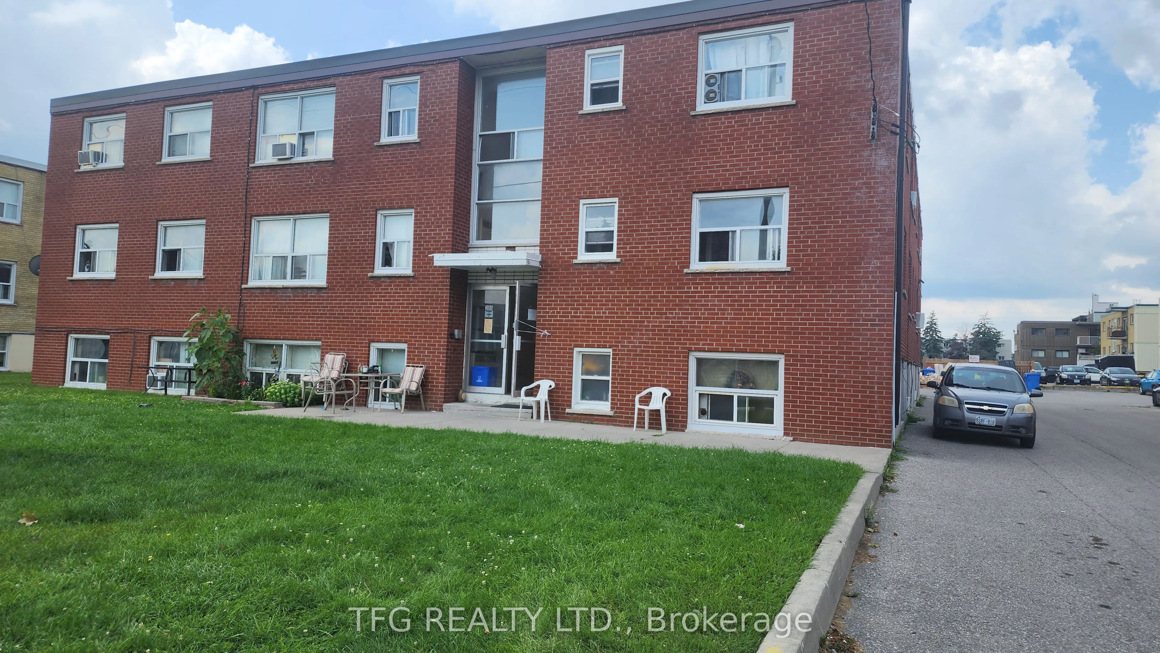 300 Montrave Avenue, #8