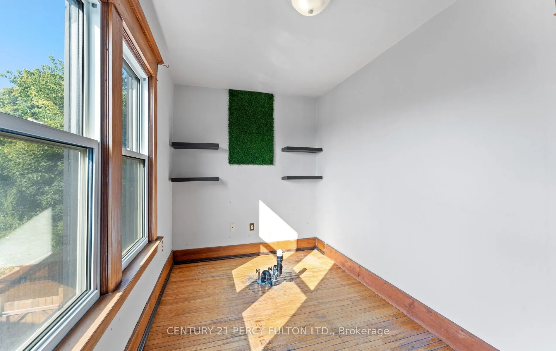 228 Brock Street N, #UPPER