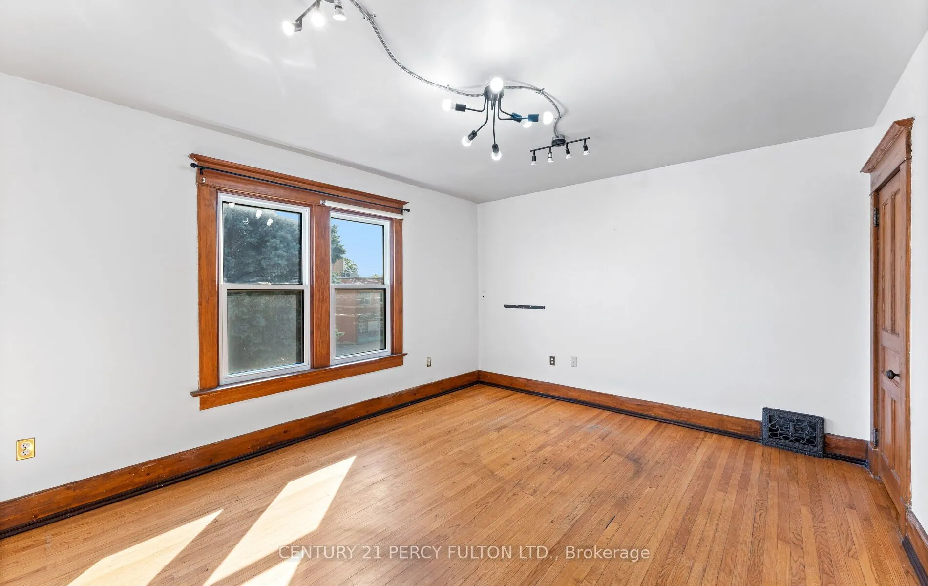 228 Brock Street N, #UPPER