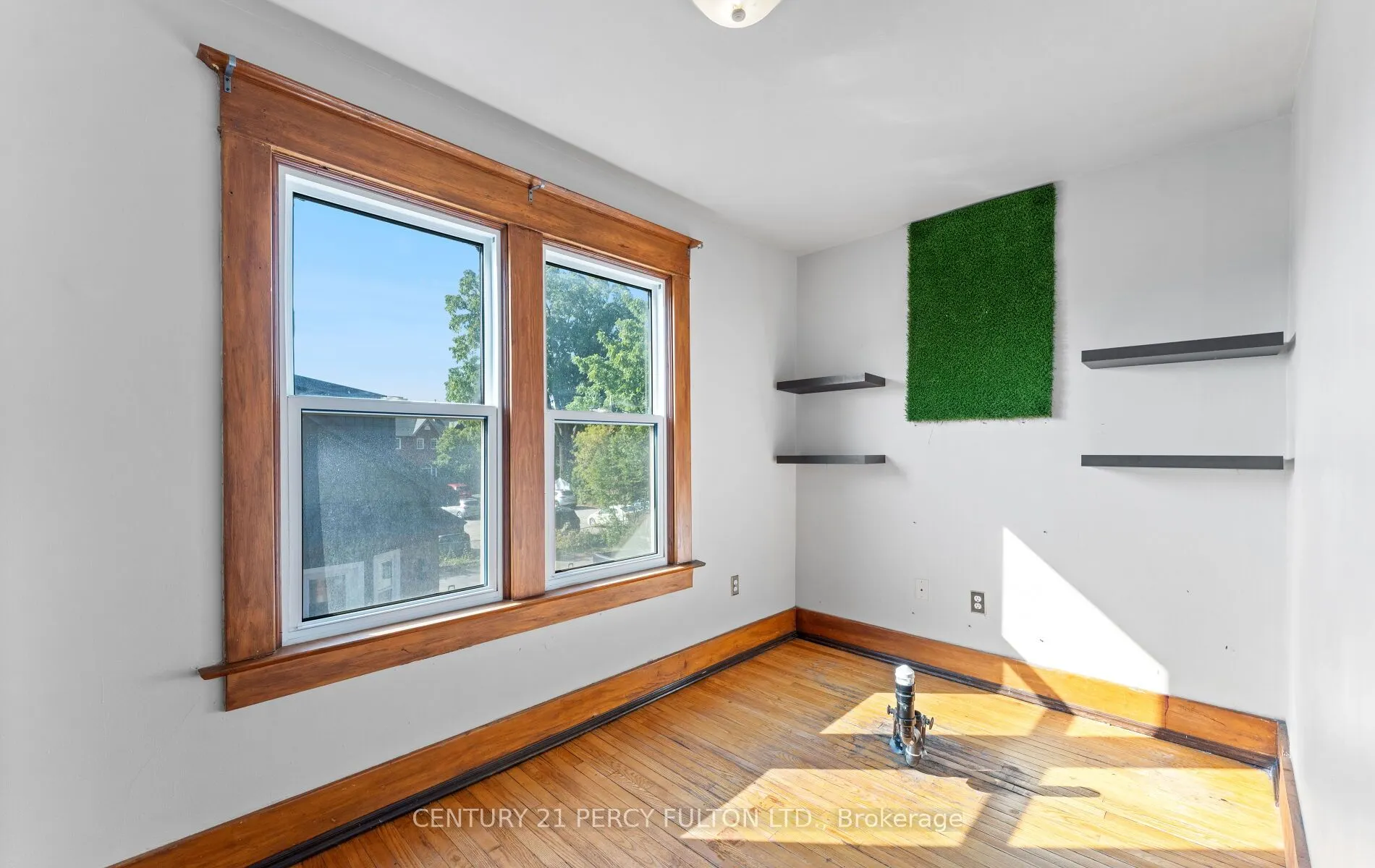 228 Brock Street N, #UPPER