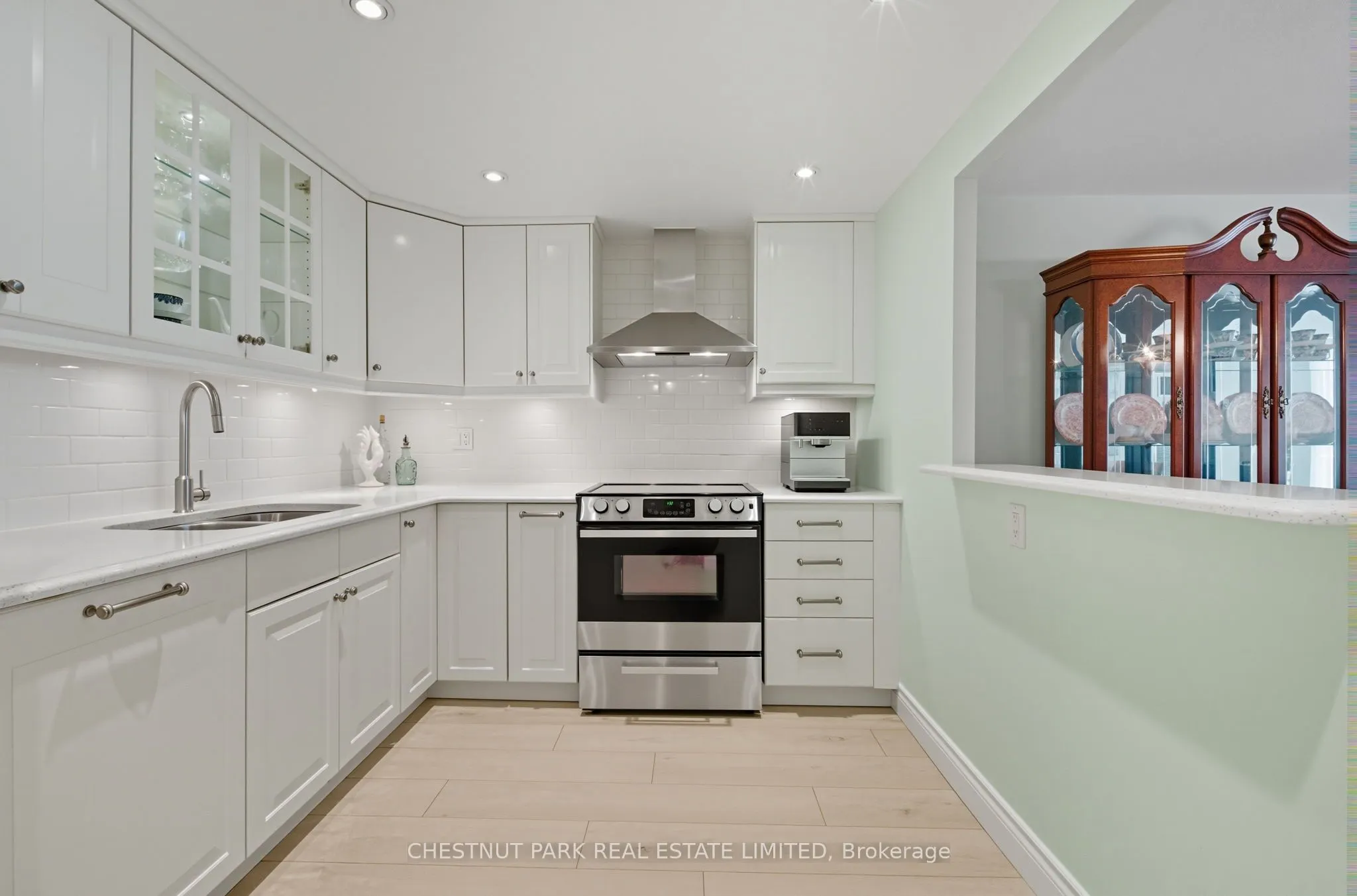 20 Dean Park Road, #911
