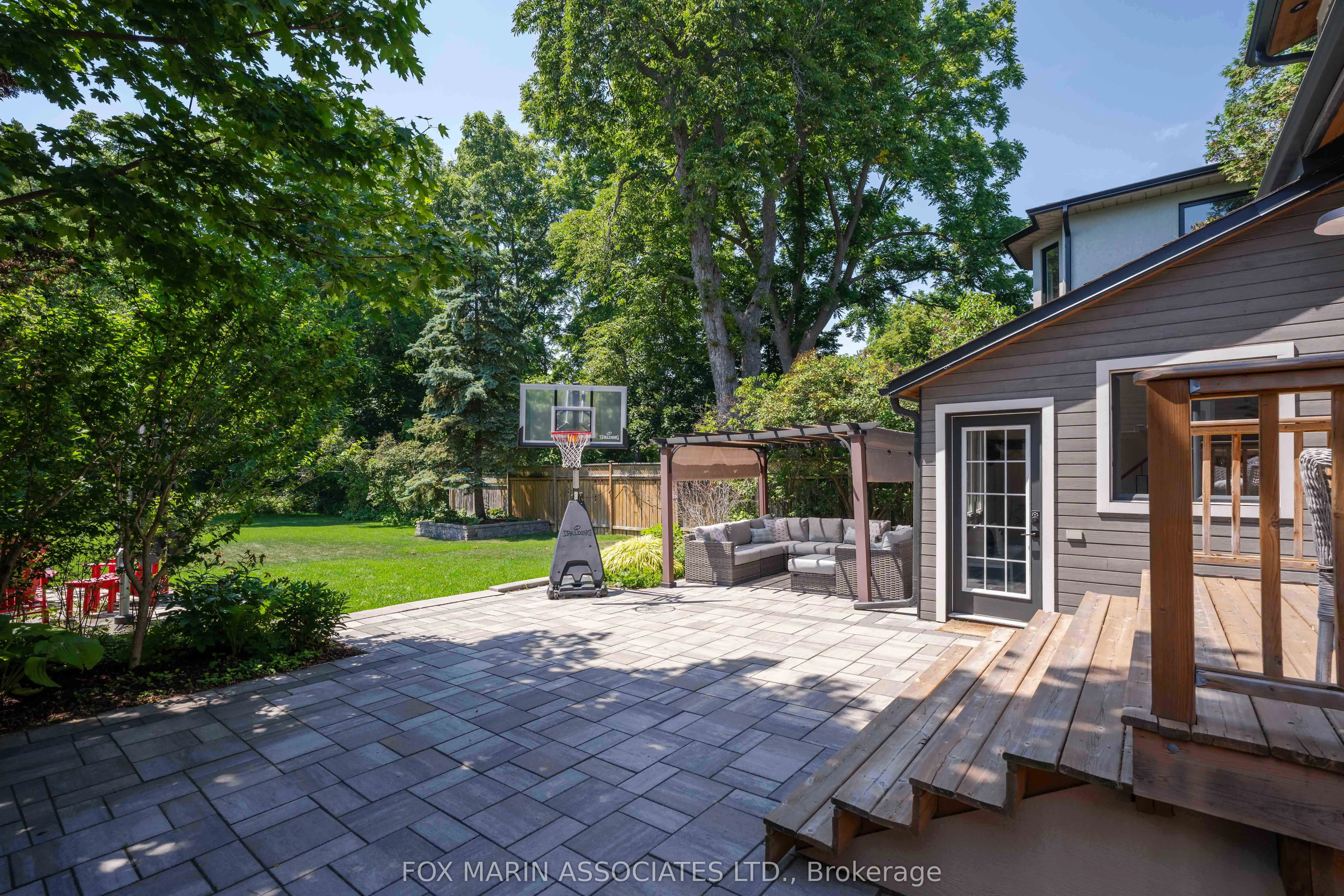 148 Scarboro Crescent