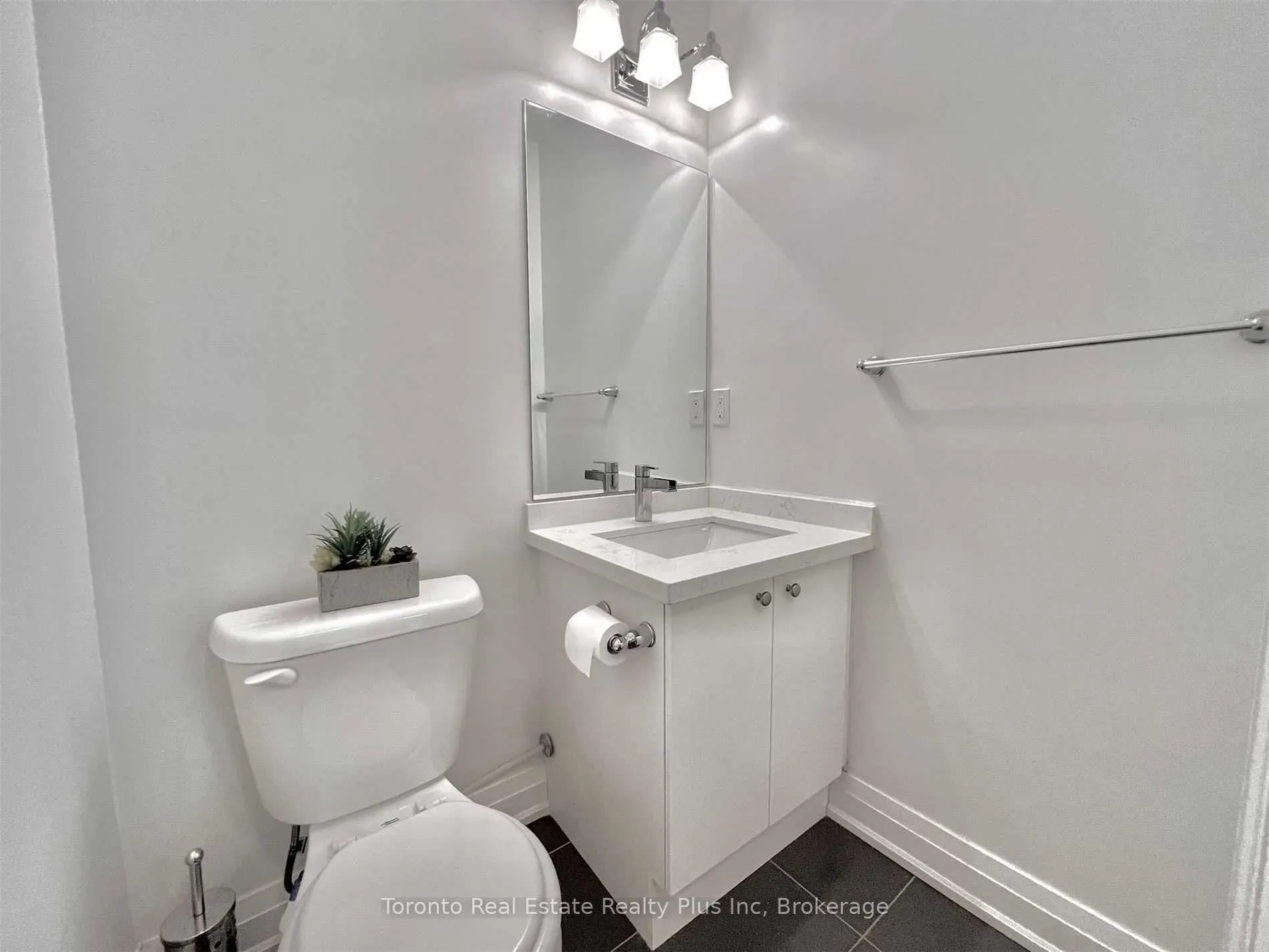 1060 St. Hildas Way, #3
