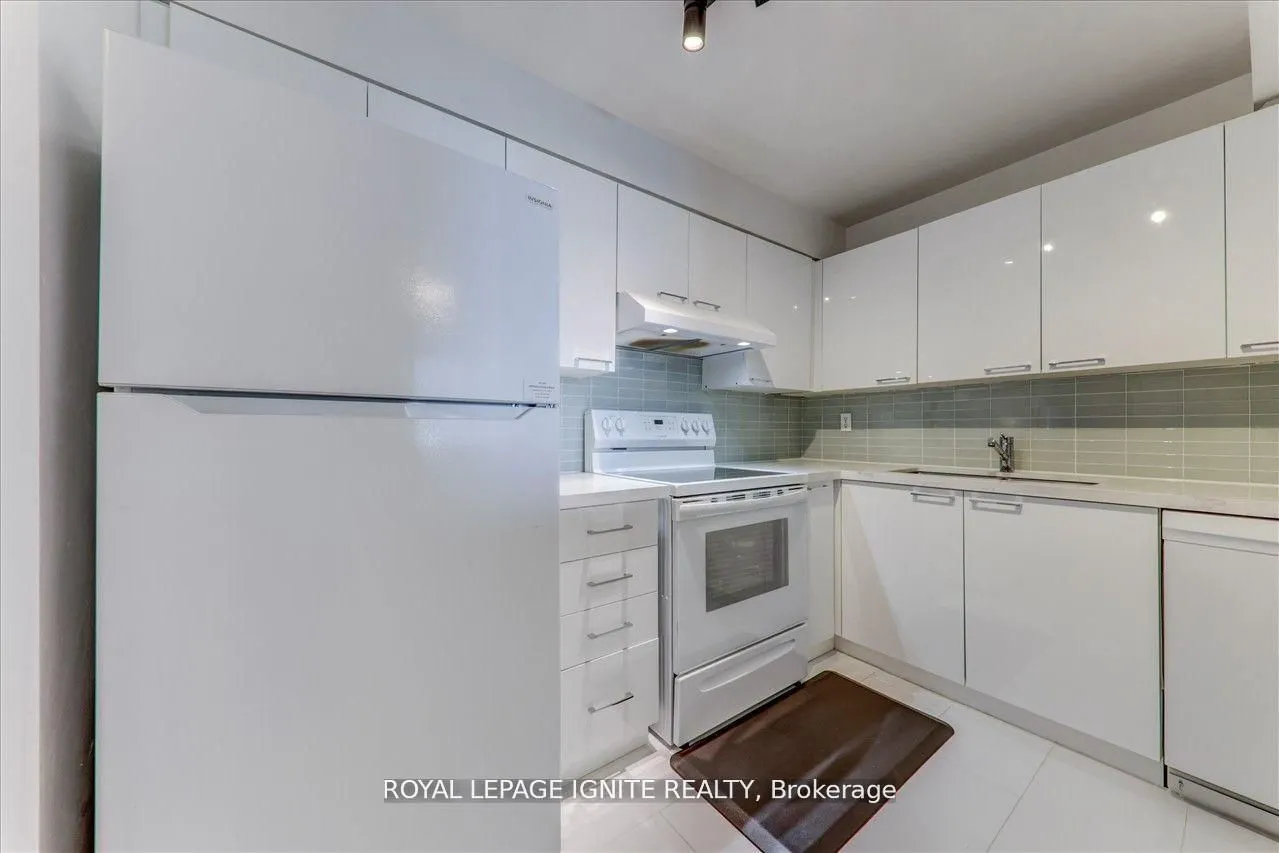 330 McCowan Road, #PH 1914