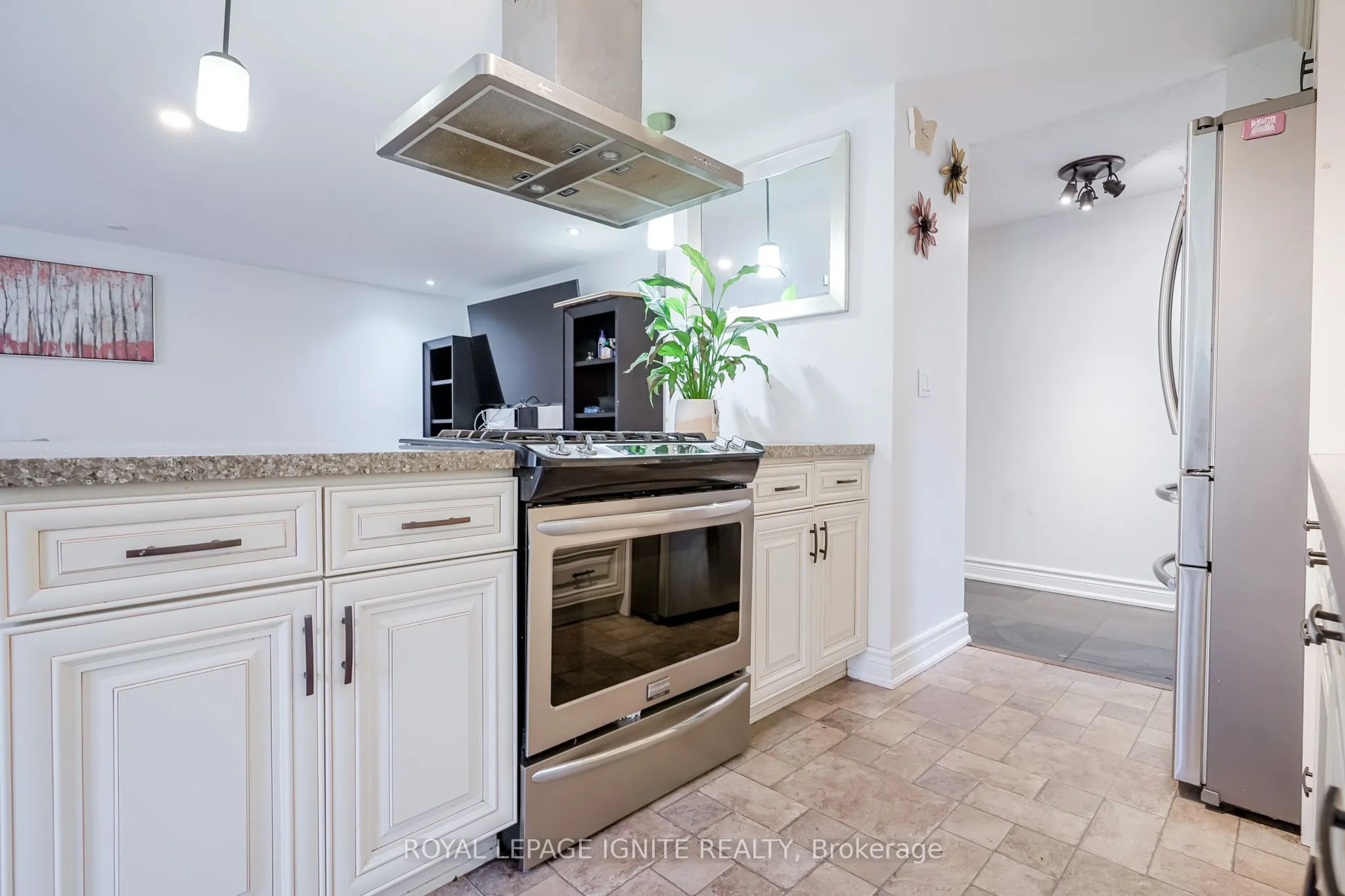 754 Downview Crescent