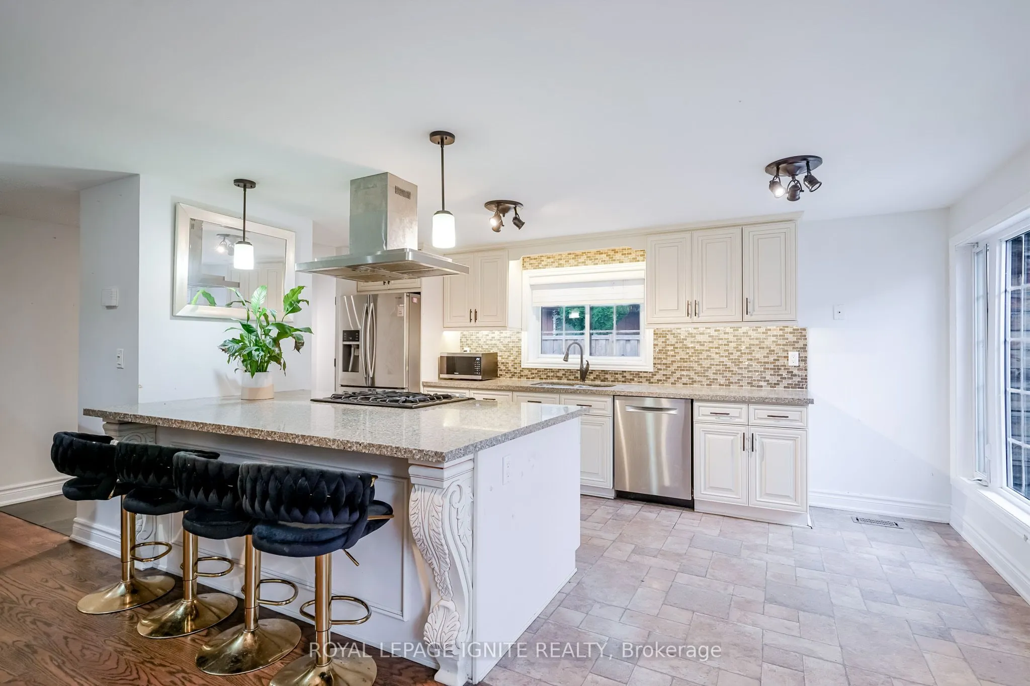 754 Downview Crescent