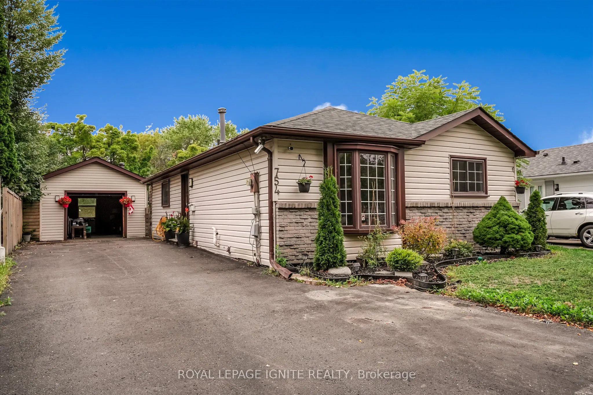 754 Downview Crescent