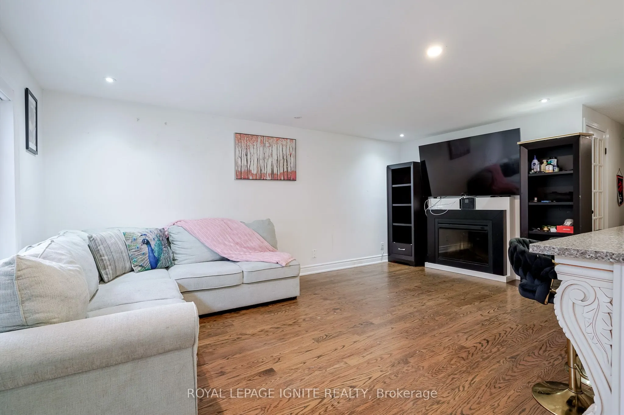 754 Downview Crescent