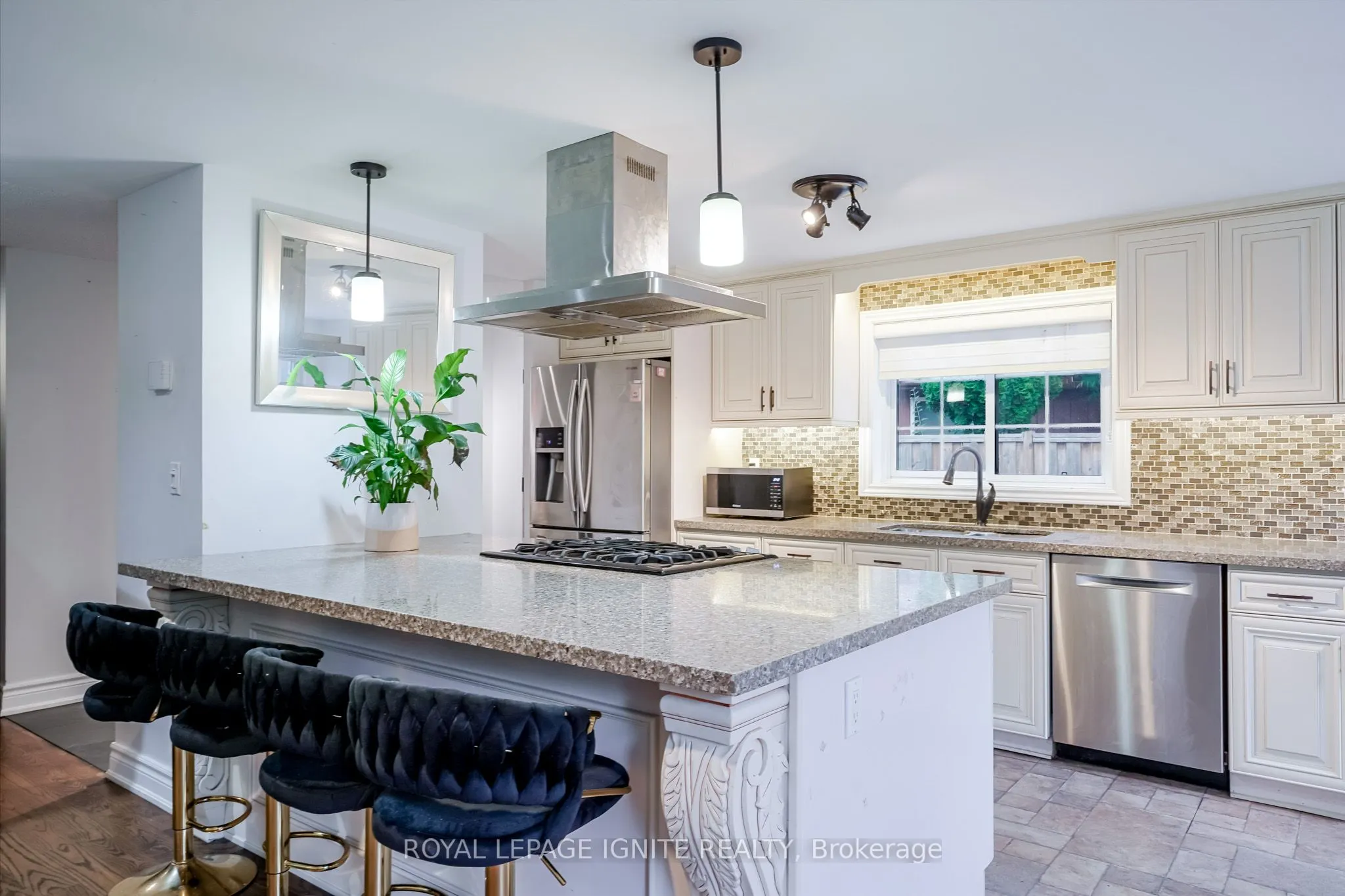754 Downview Crescent