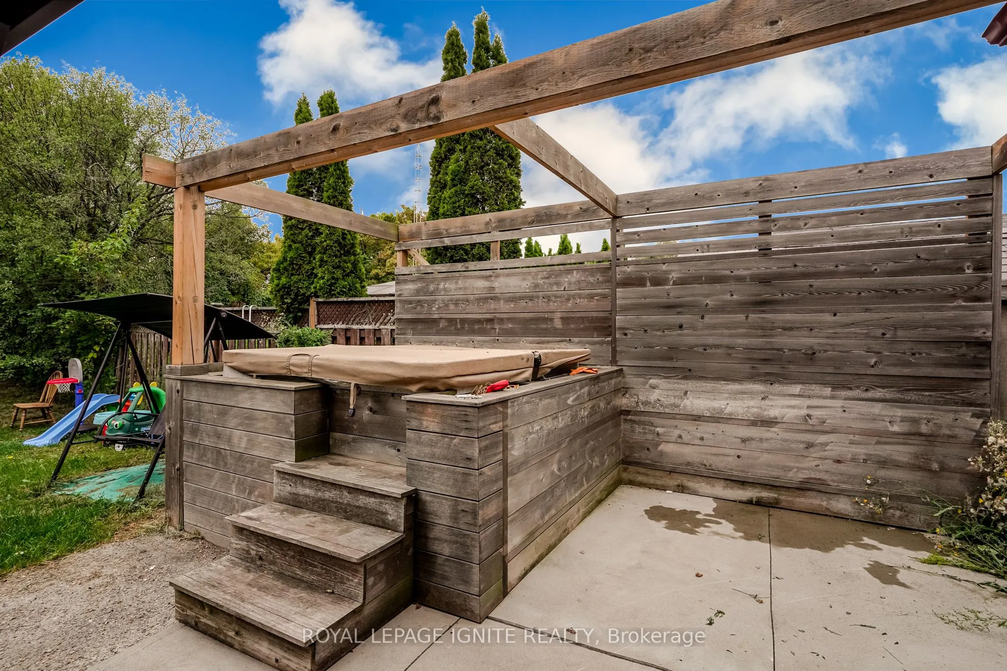 754 Downview Crescent