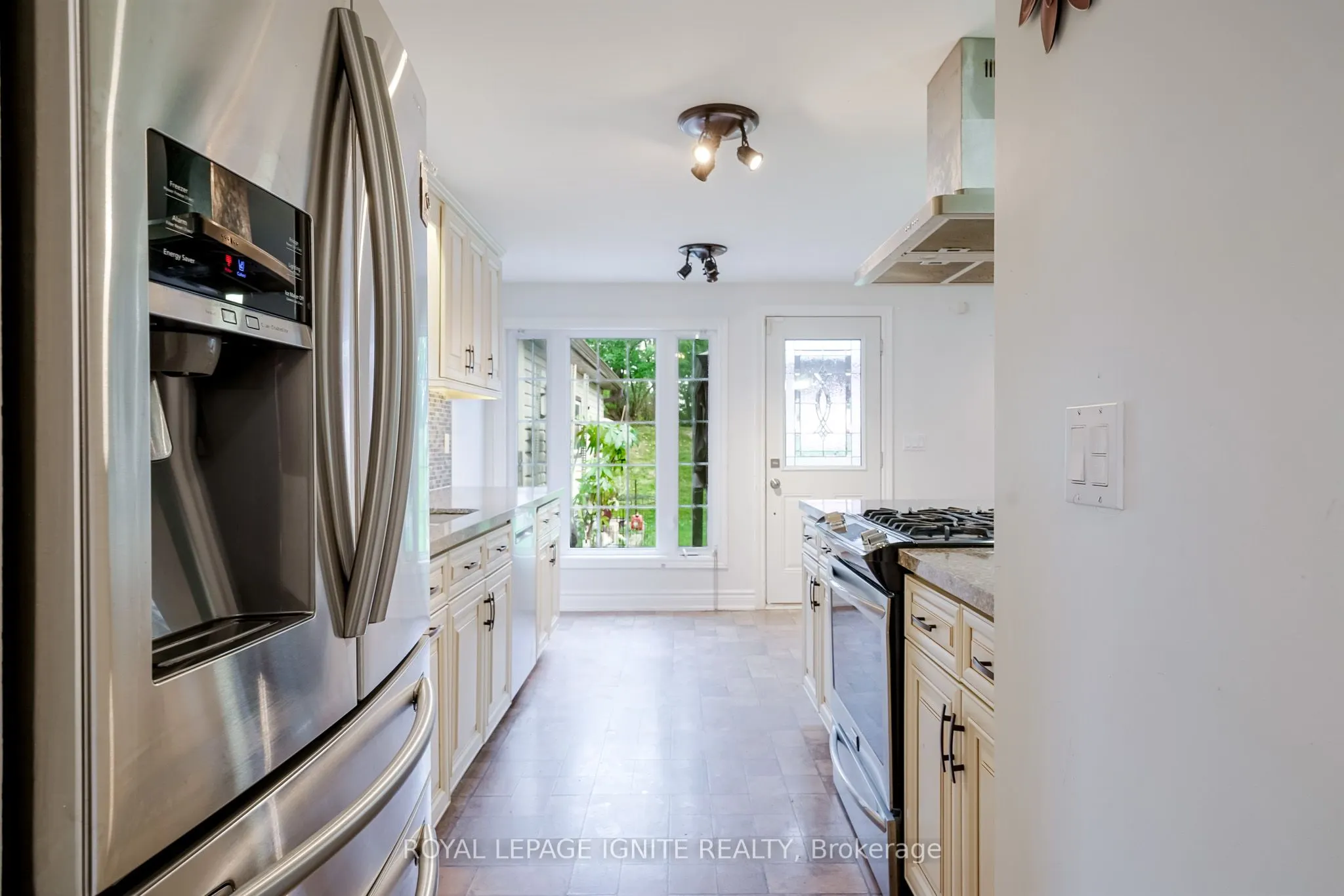 754 Downview Crescent