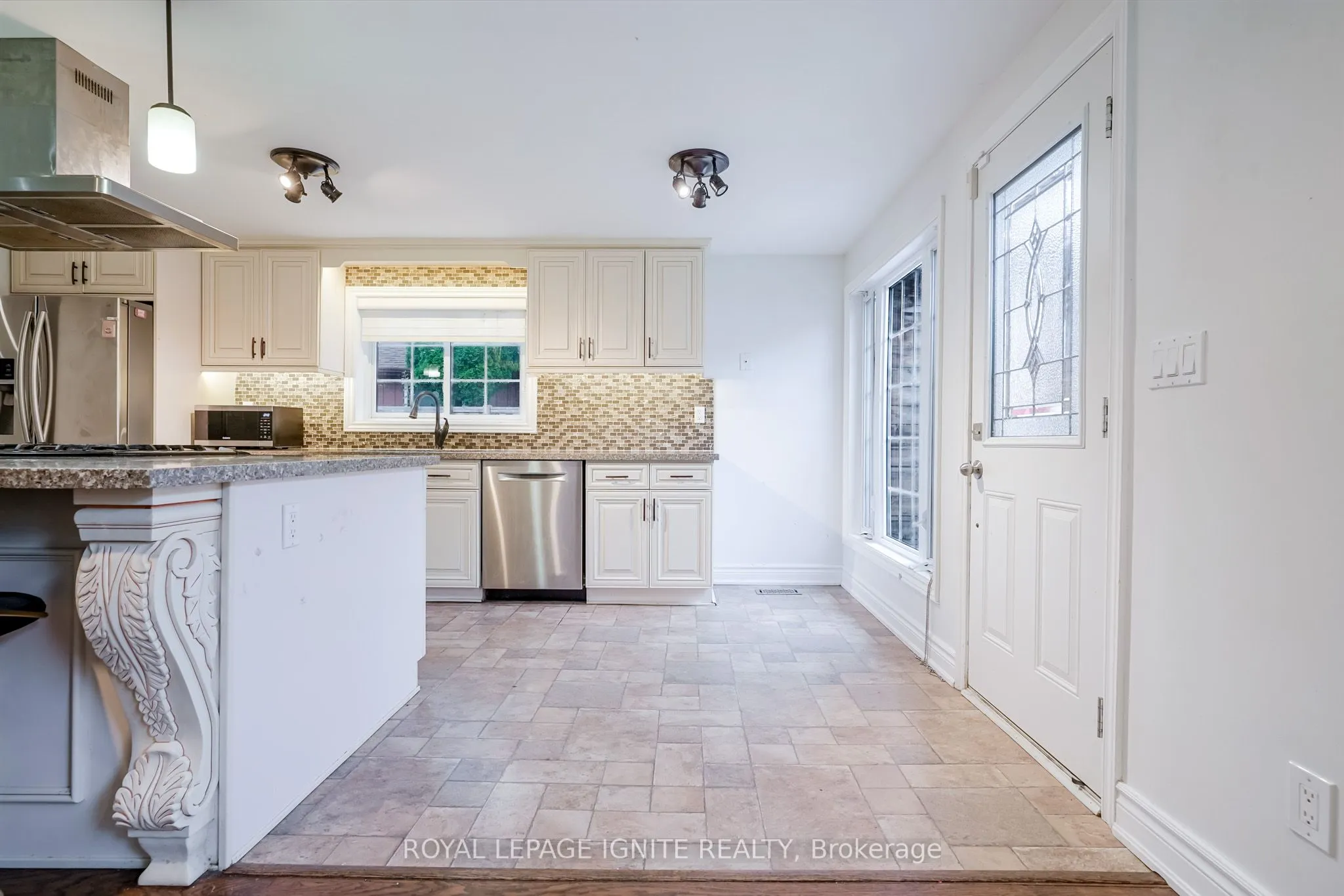 754 Downview Crescent