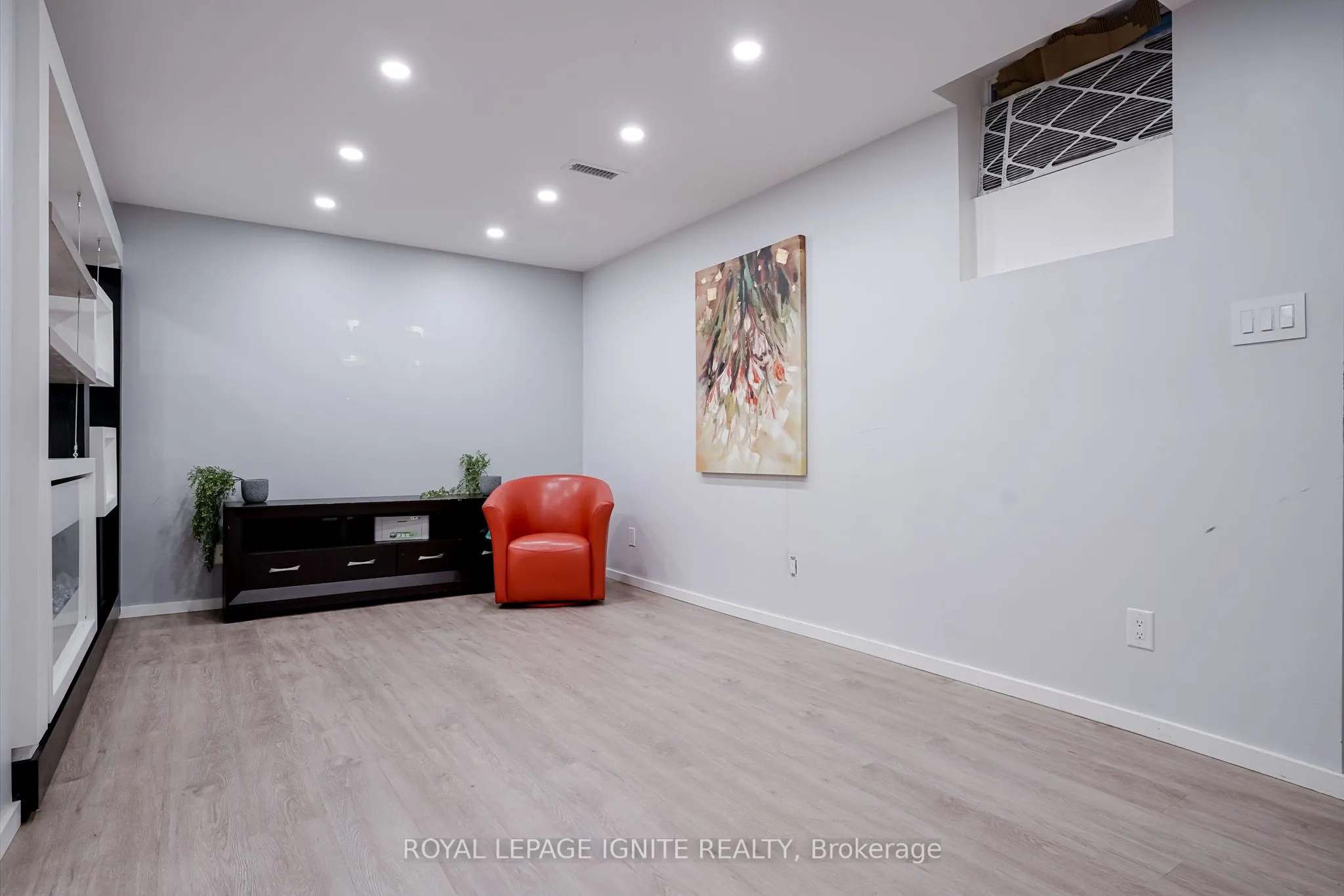 754 Downview Crescent