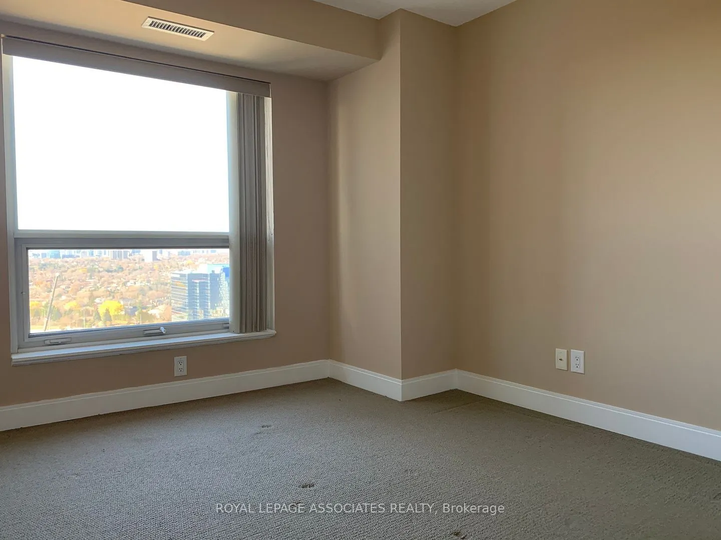 135 Village Green Square, #2621