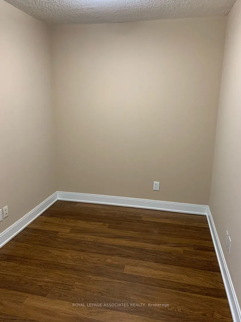 135 Village Green Square, #2621