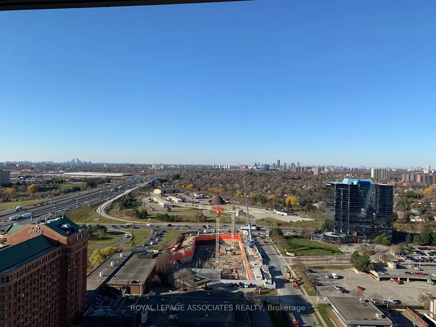 135 Village Green Square, #2621