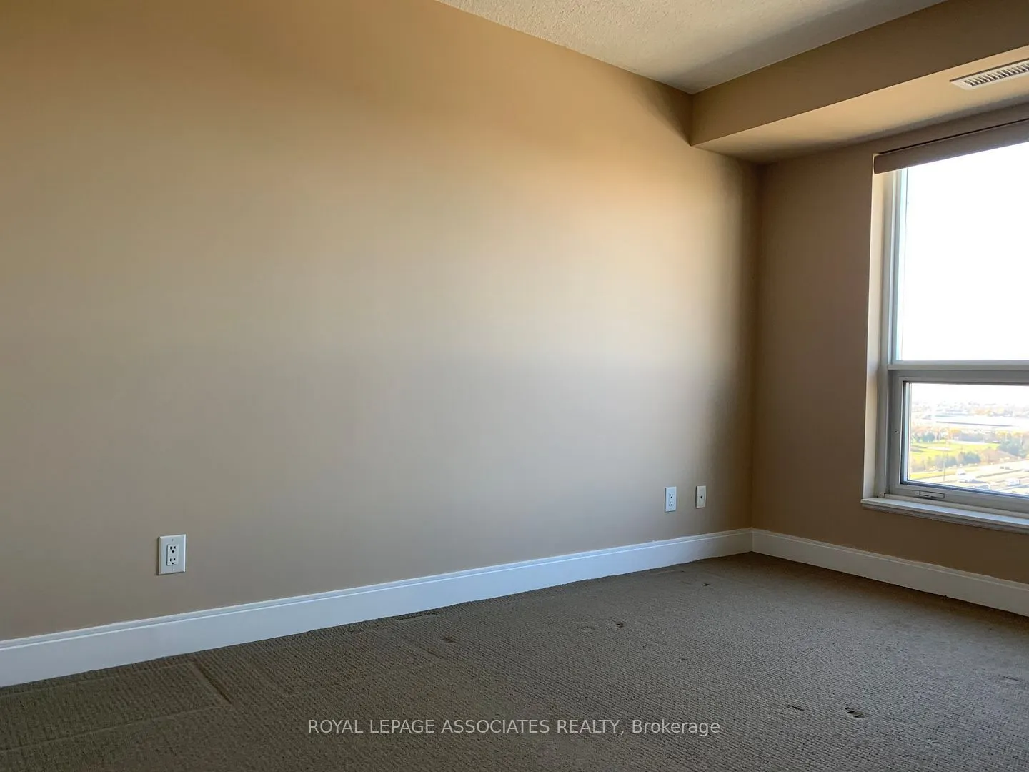 135 Village Green Square, #2621