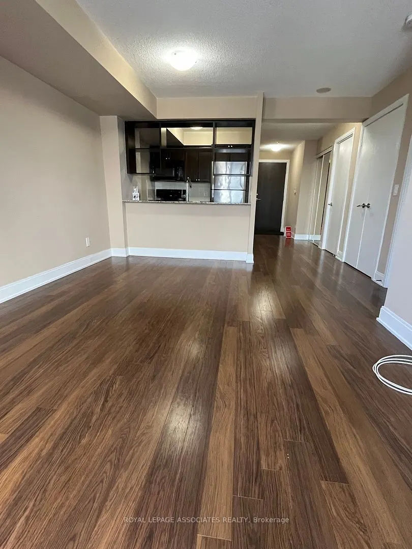 135 Village Green Square, #2621