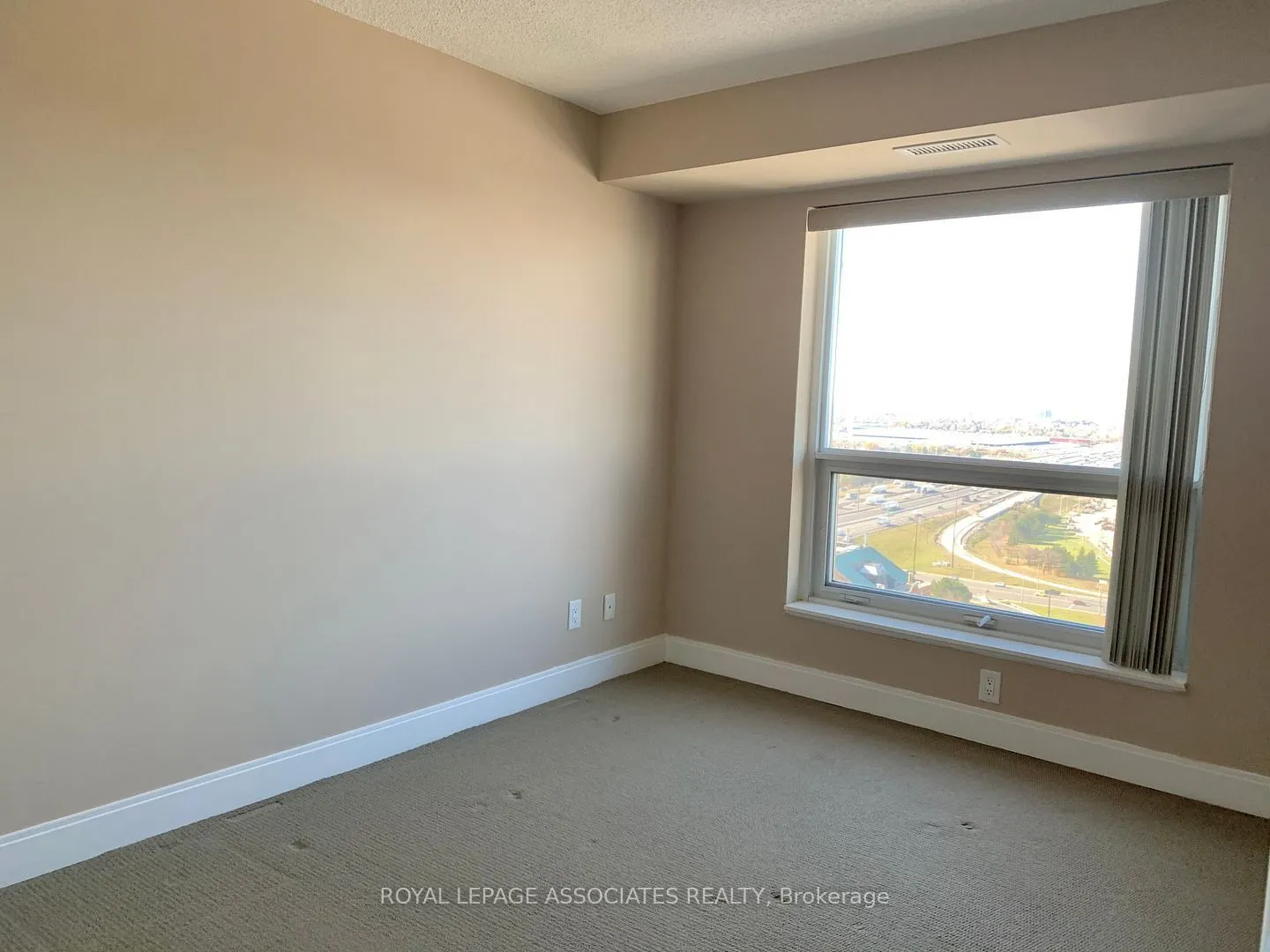 135 Village Green Square, #2621