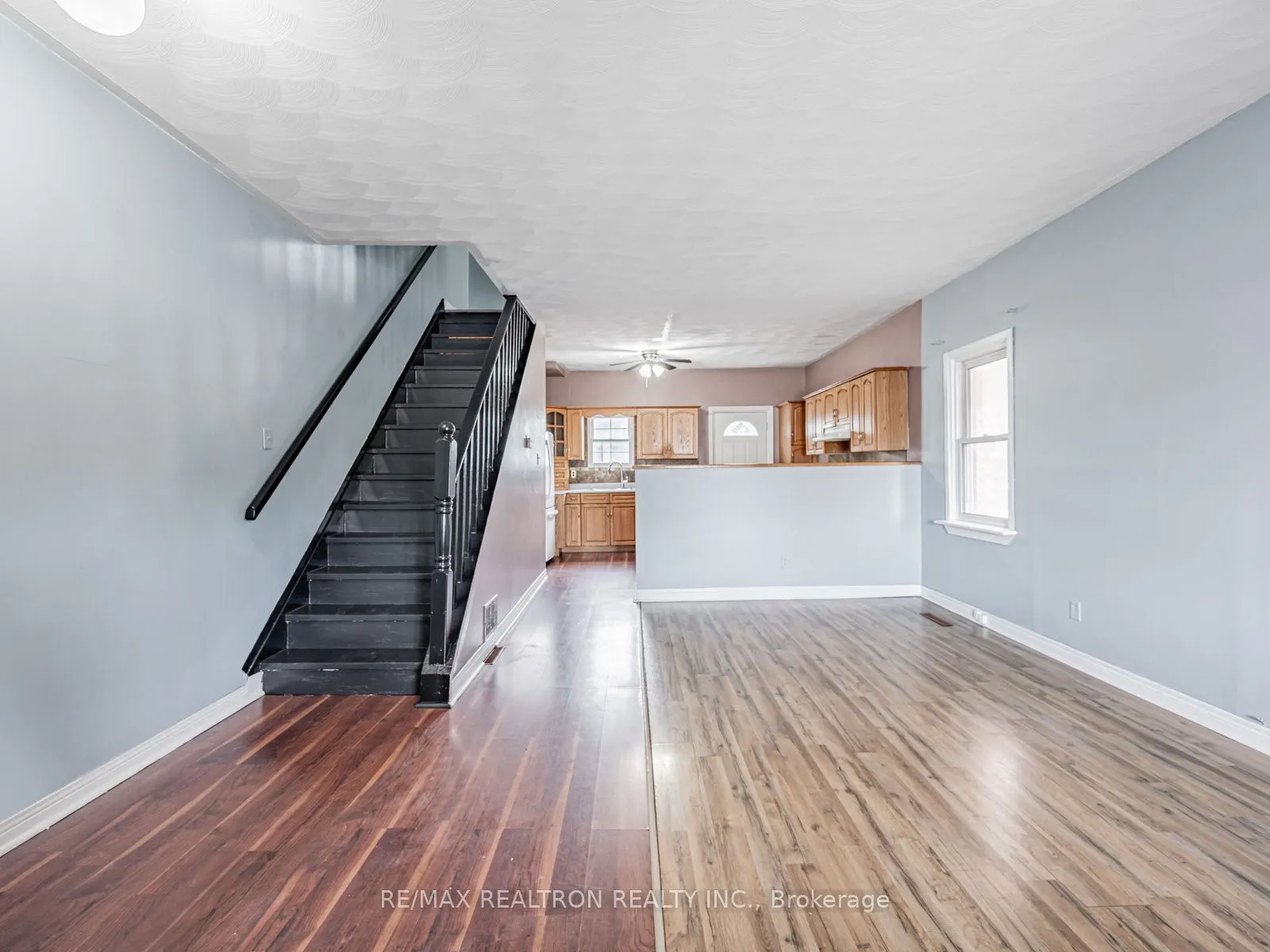 10 Liberty Street S