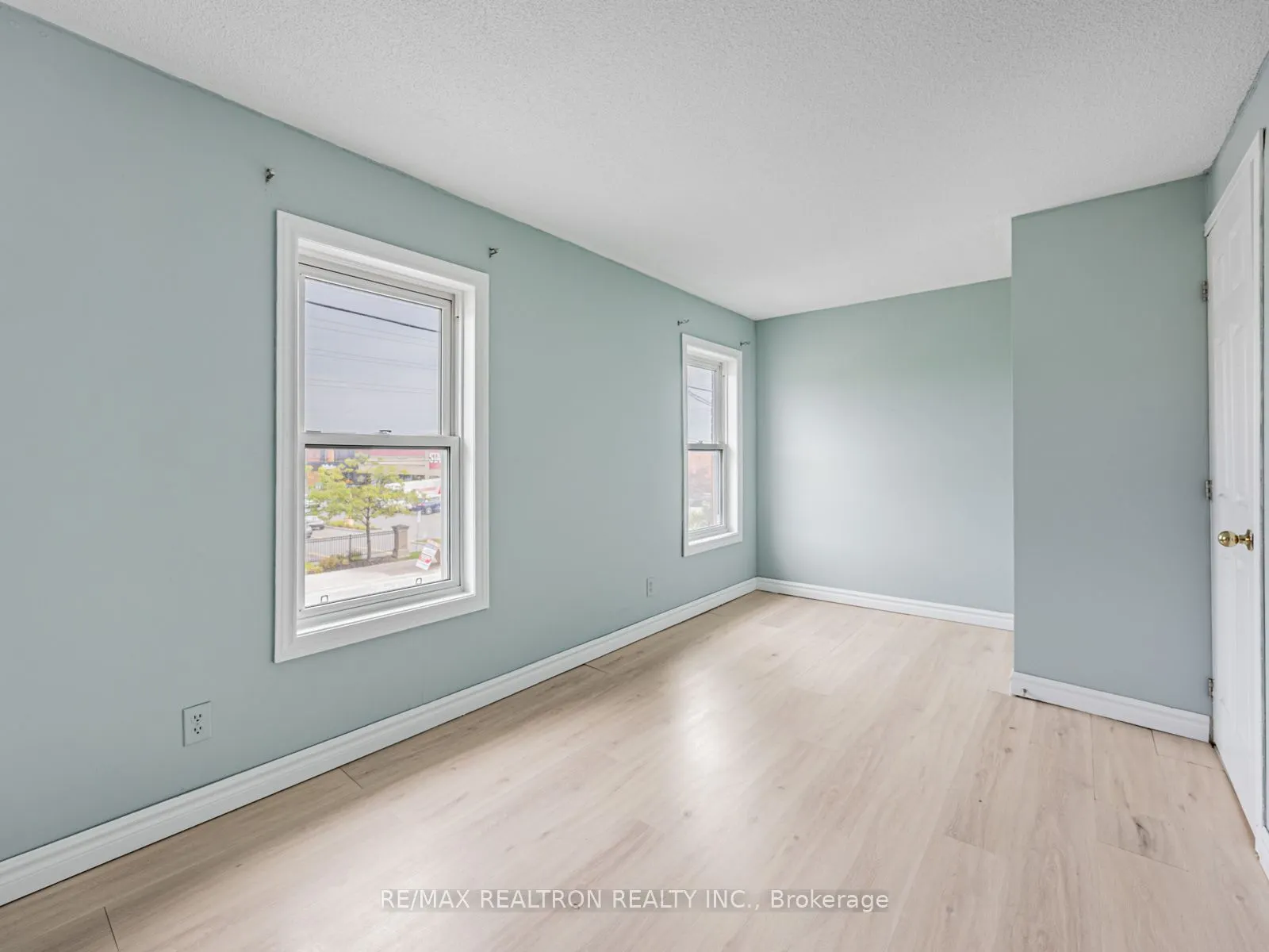 10 Liberty Street S
