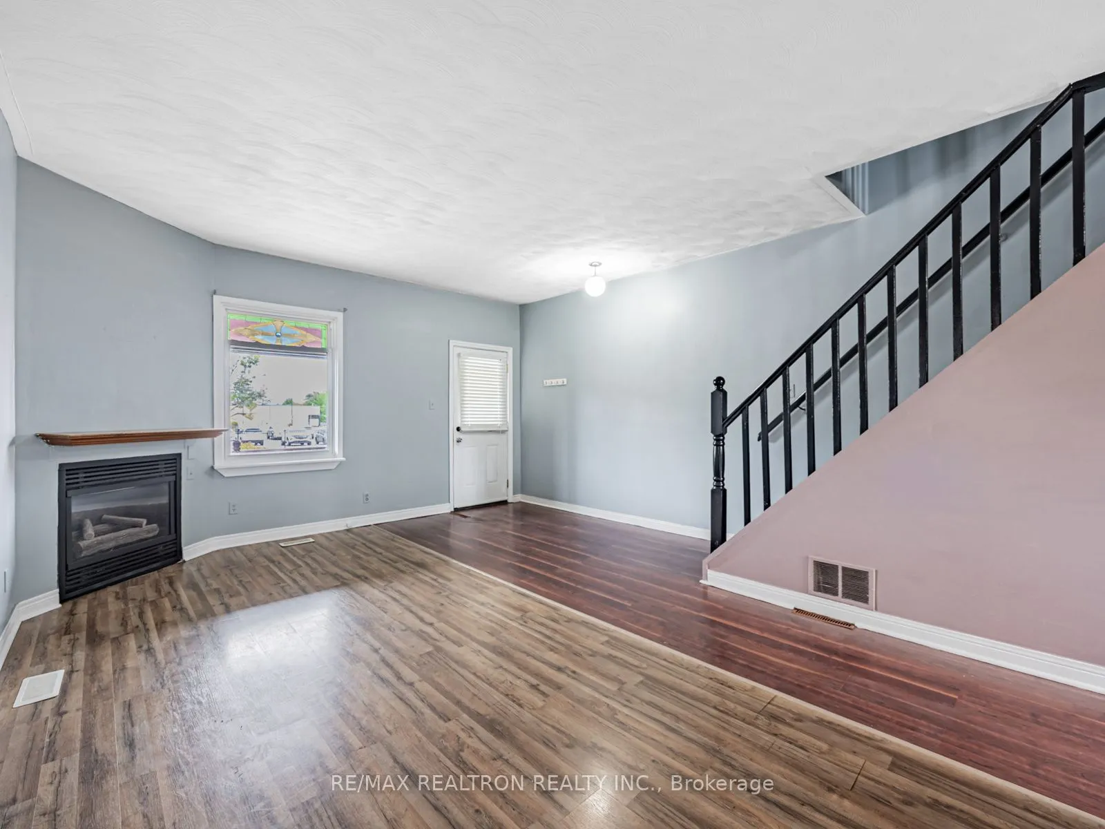 10 Liberty Street S