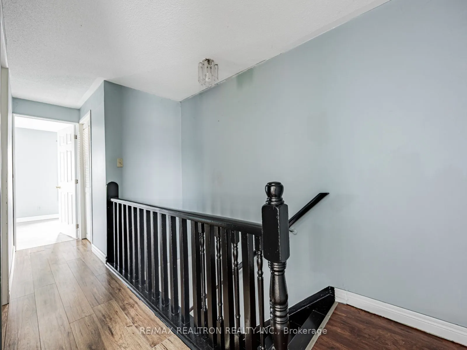 10 Liberty Street S