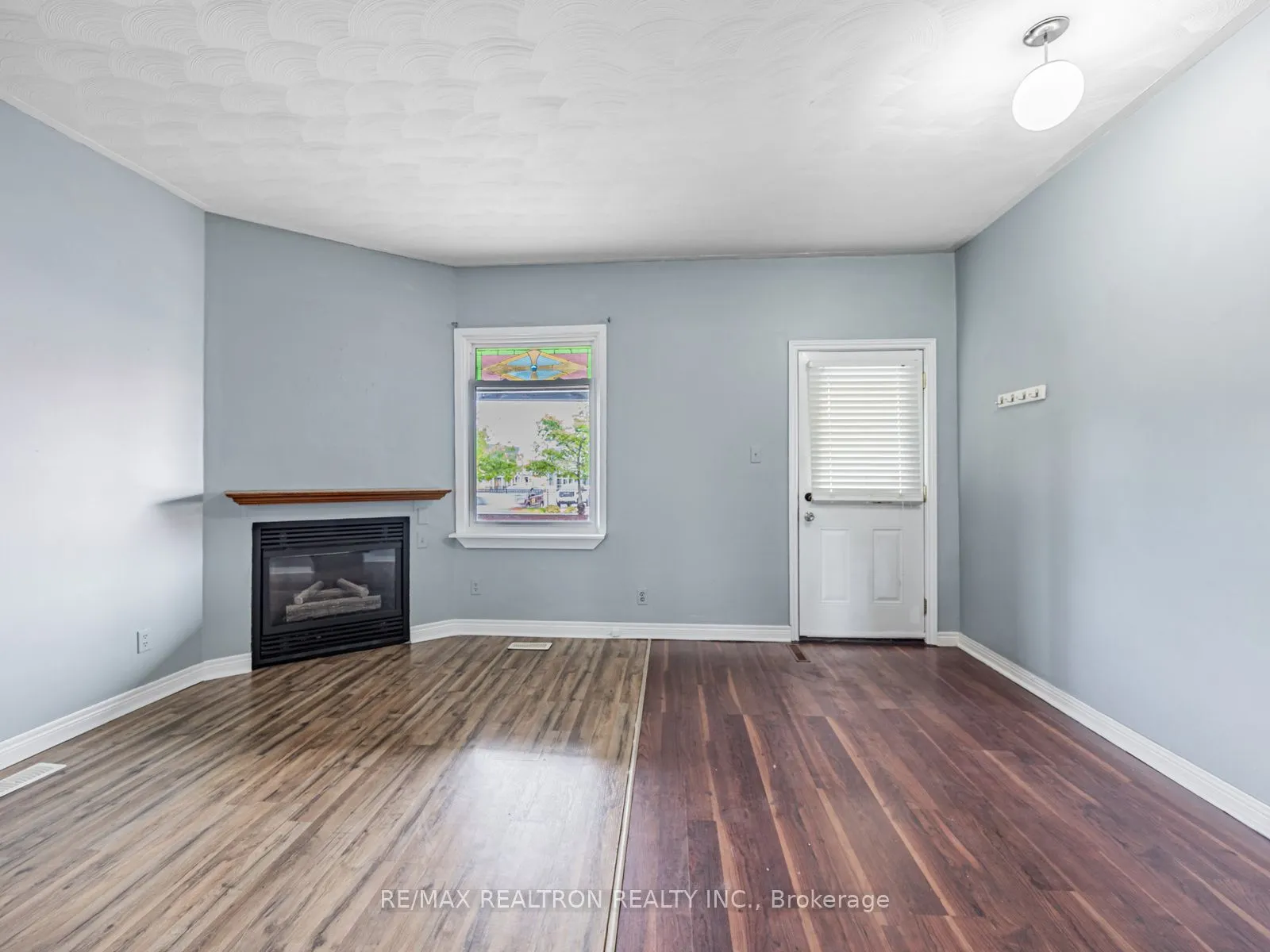 10 Liberty Street S