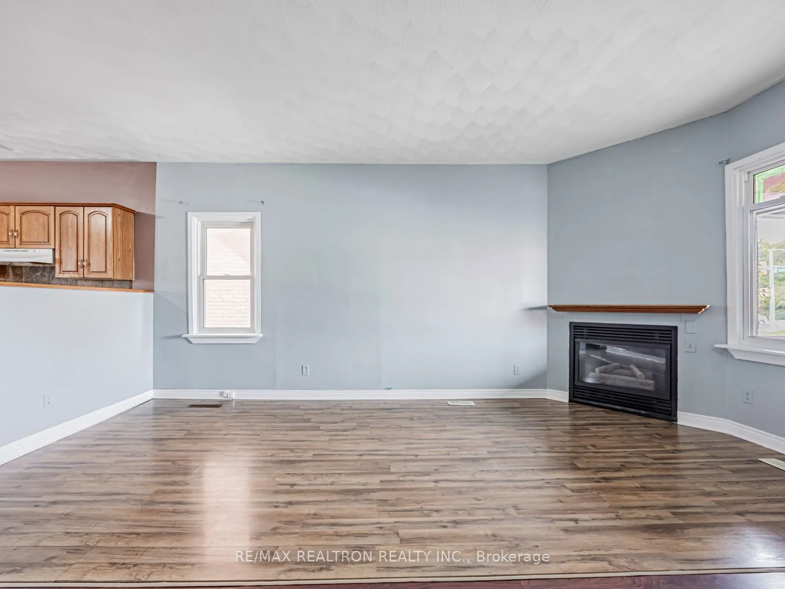 10 Liberty Street S