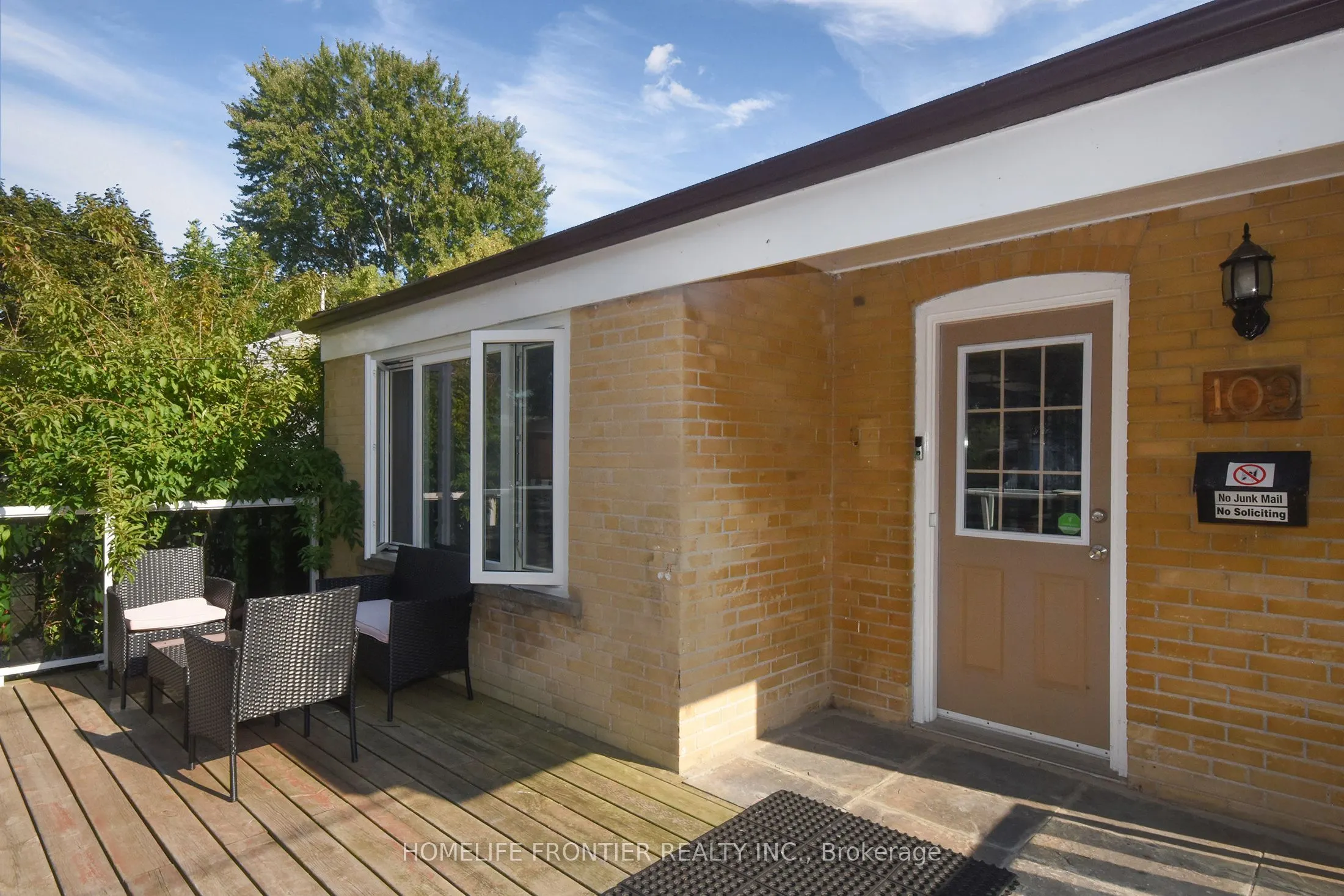 109 Darlingside Drive