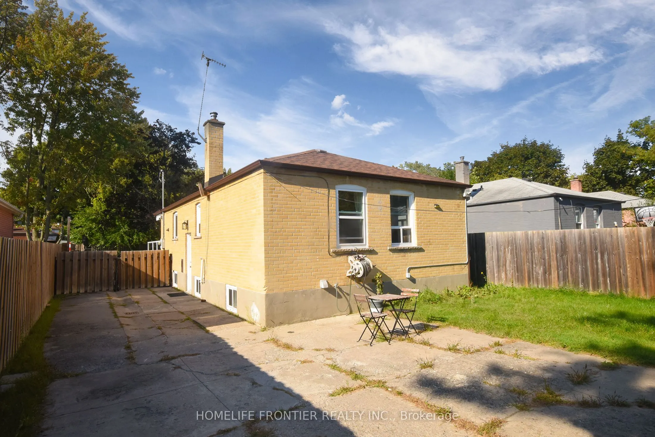 109 Darlingside Drive