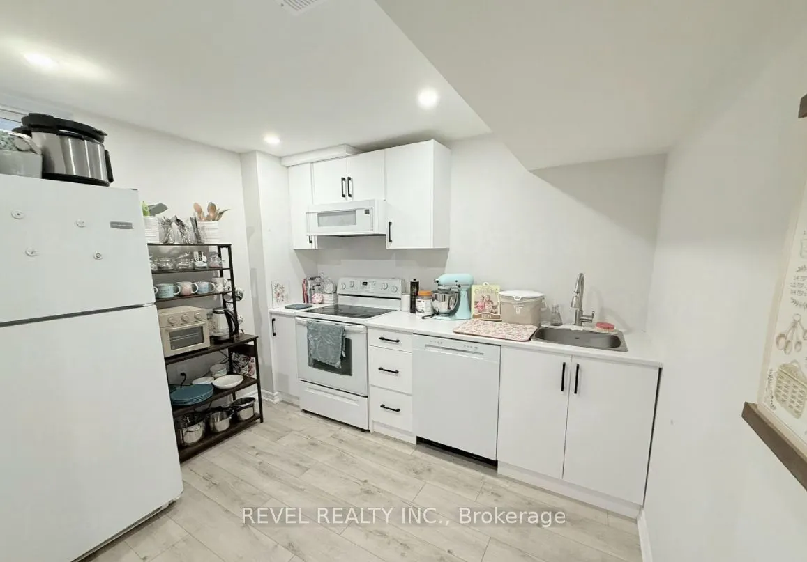 1246 Harlstone Crescent