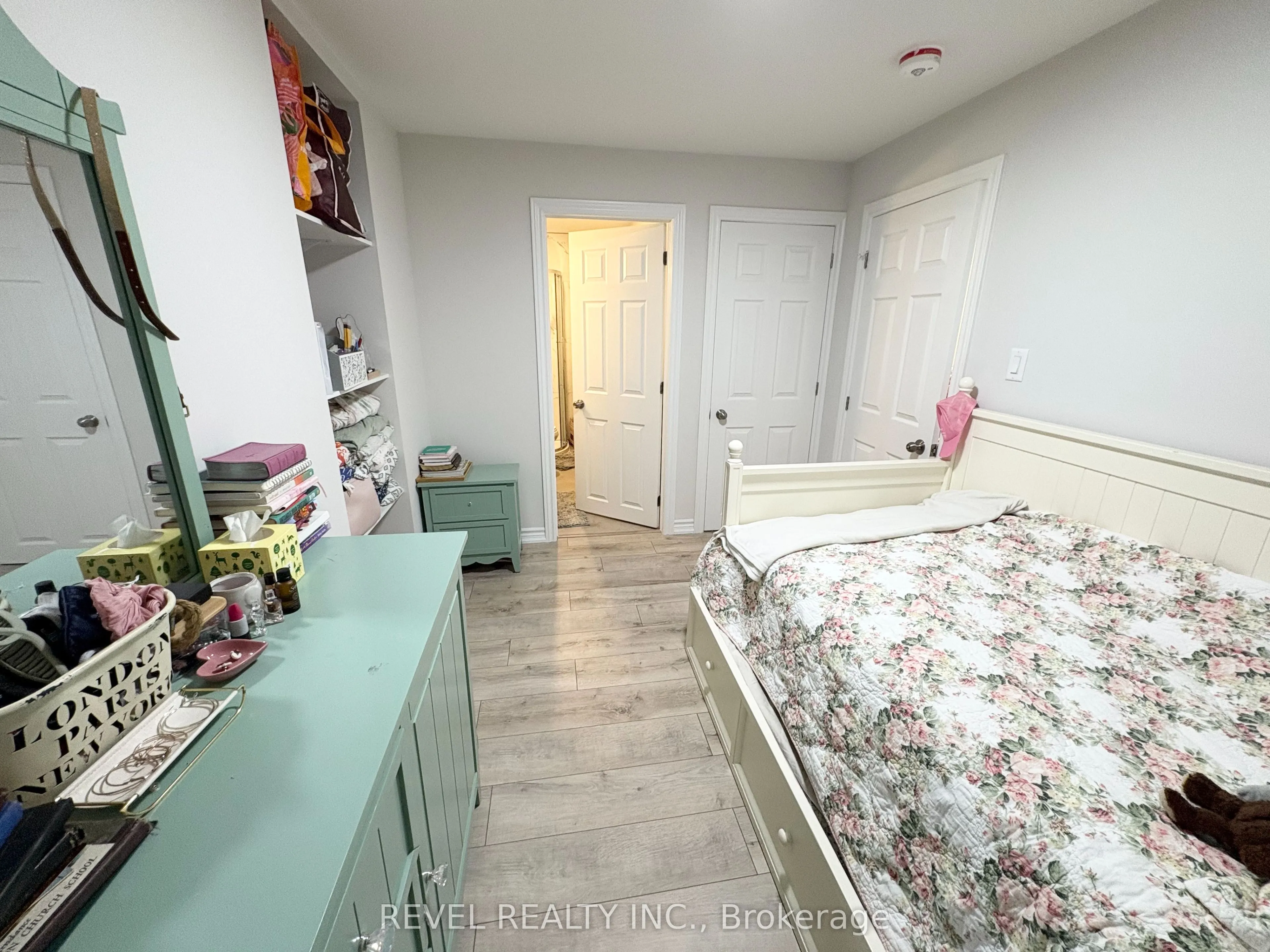 1246 Harlstone Crescent