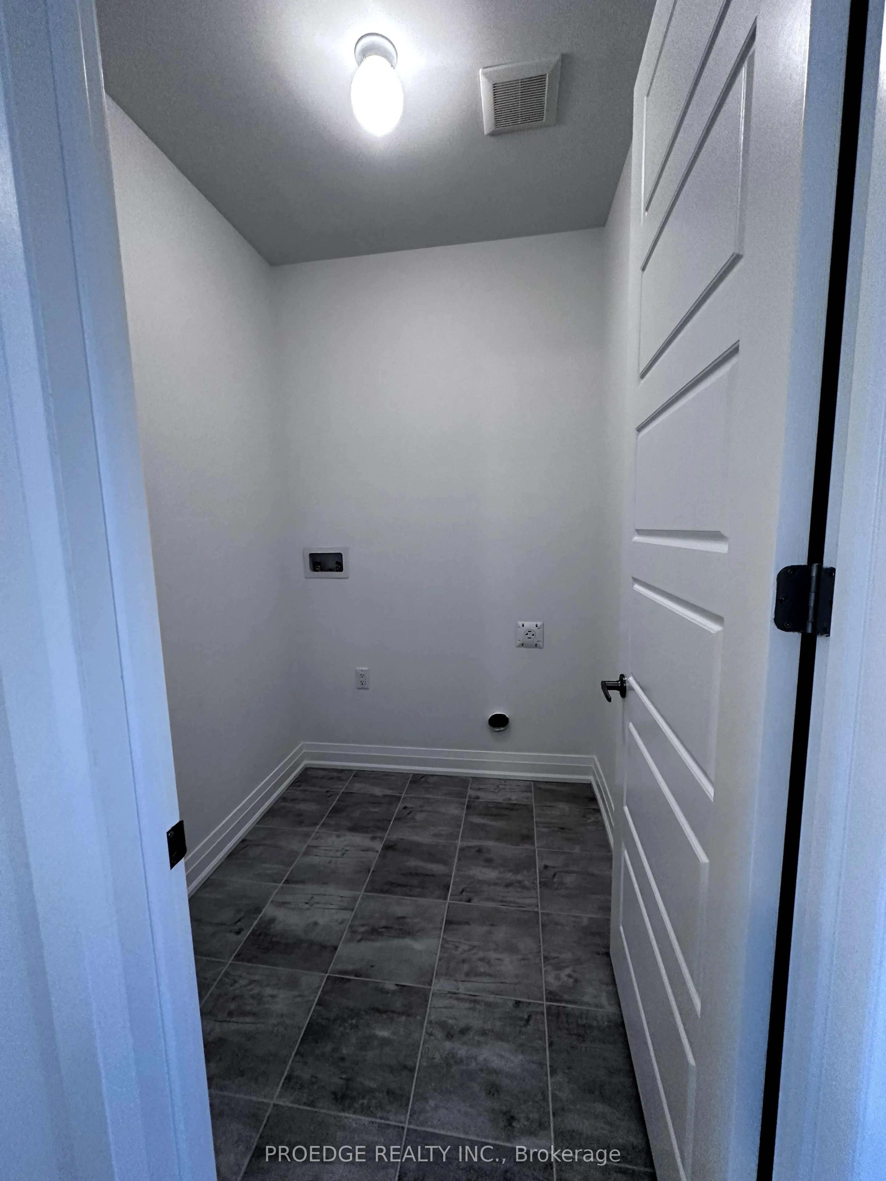 1416 Mockingbird Square