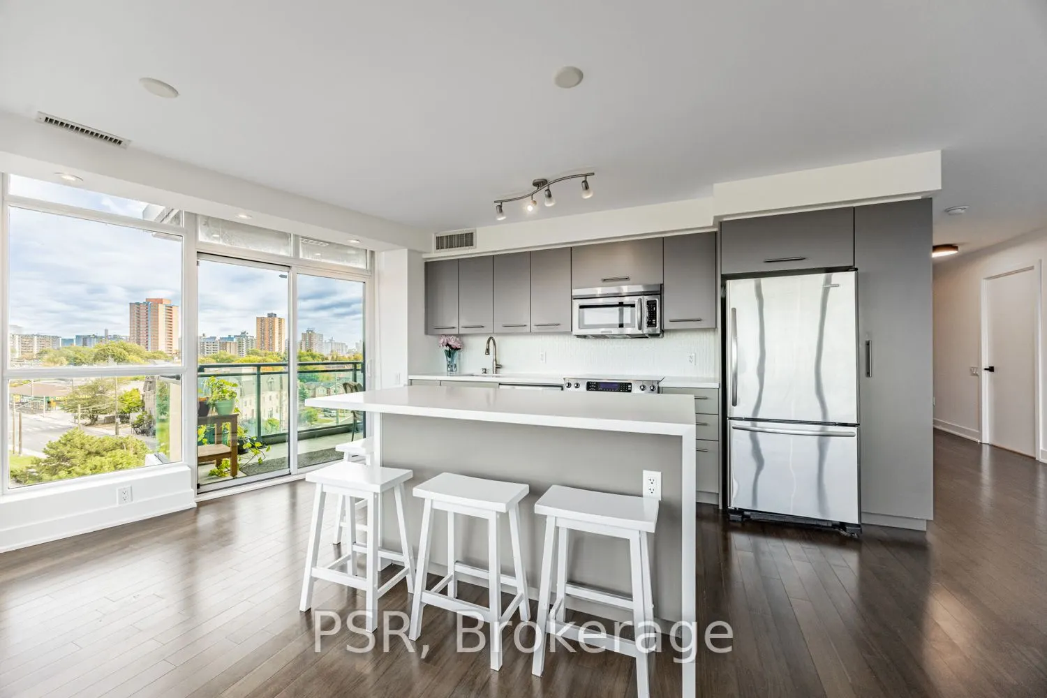 1048 Broadview Avenue, #708