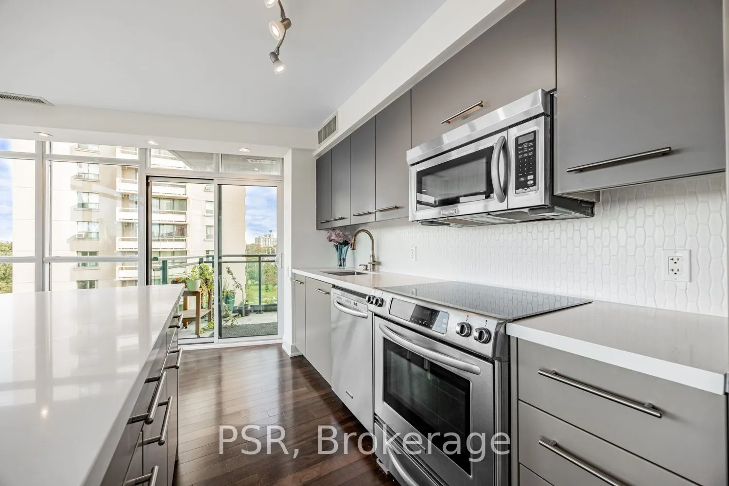 1048 Broadview Avenue, #708